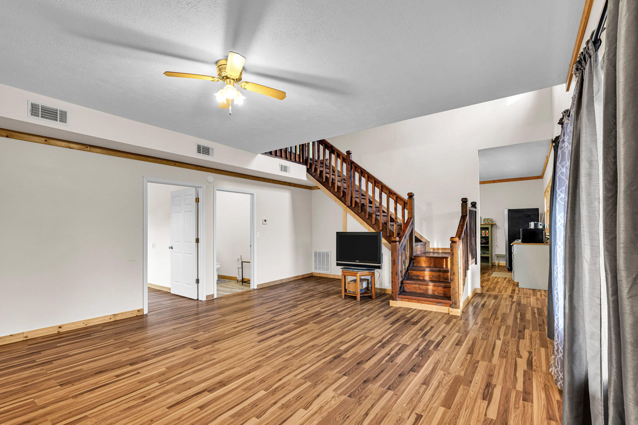 305 Thomas Street Property Photo 12
