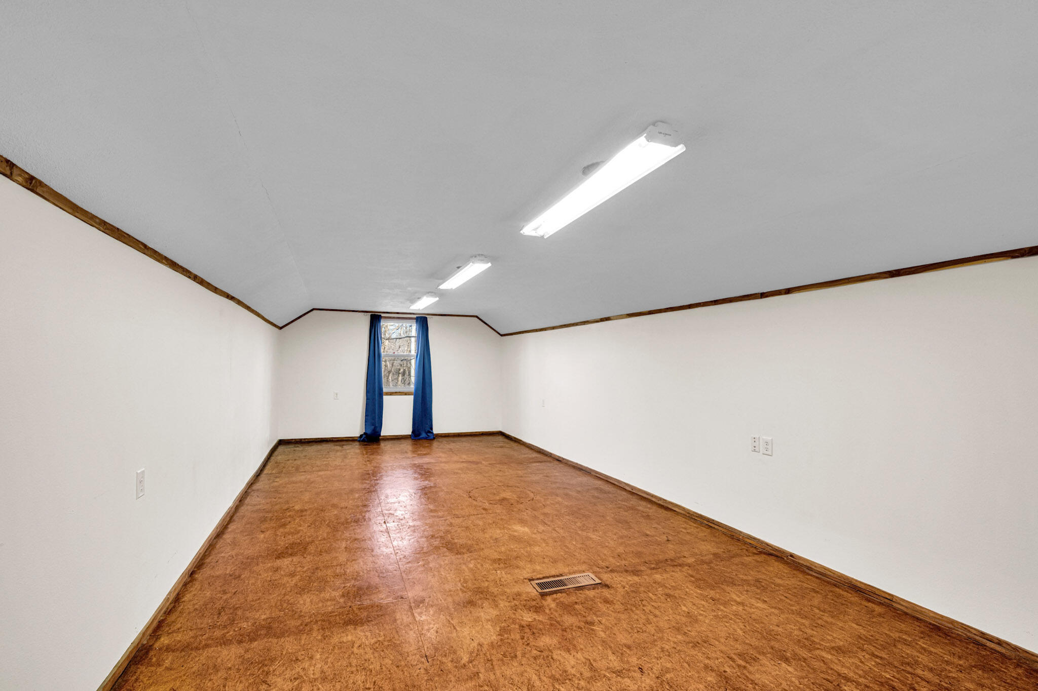 305 Thomas Street Property Photo 23