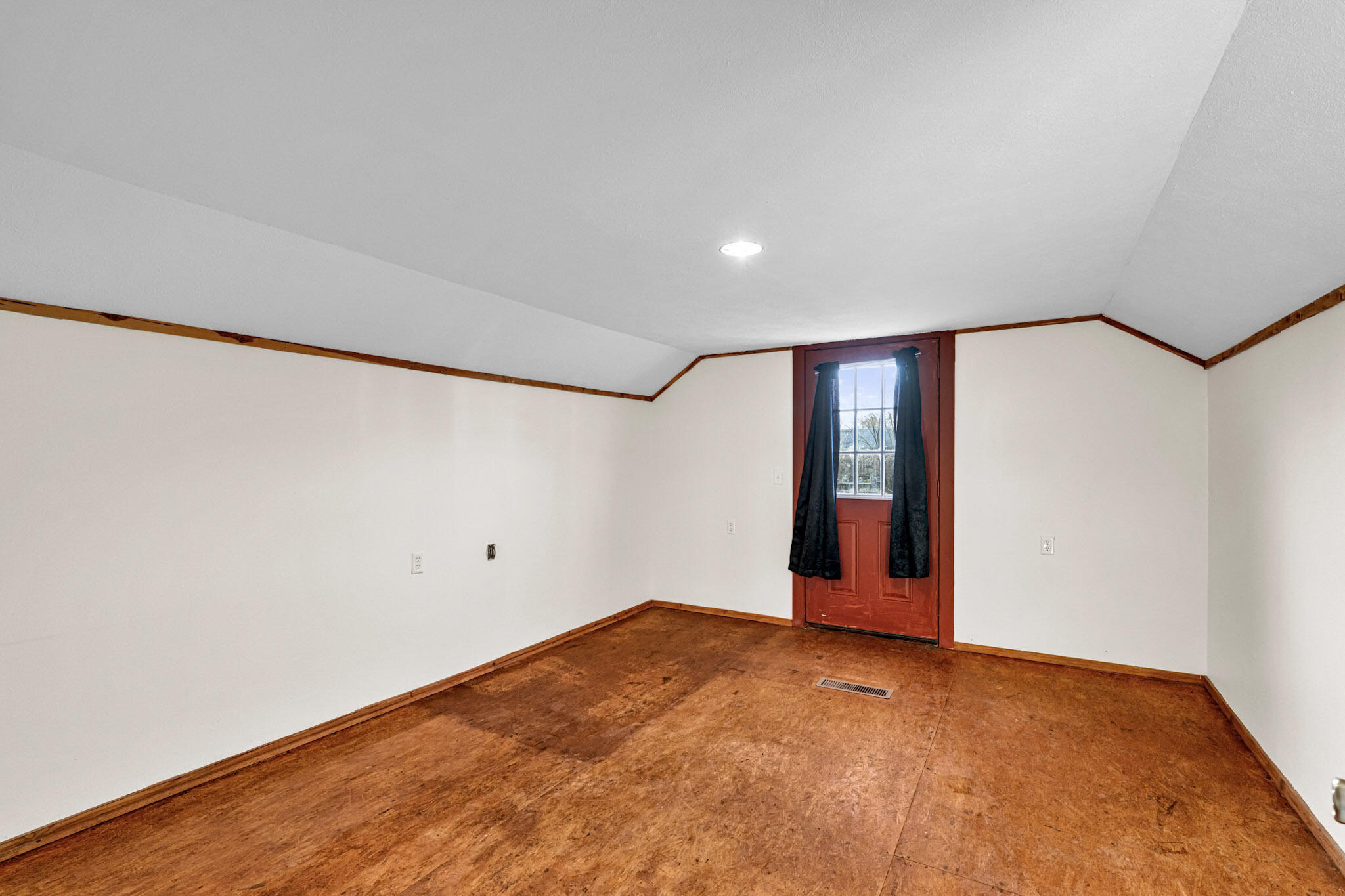 305 Thomas Street Property Photo 26
