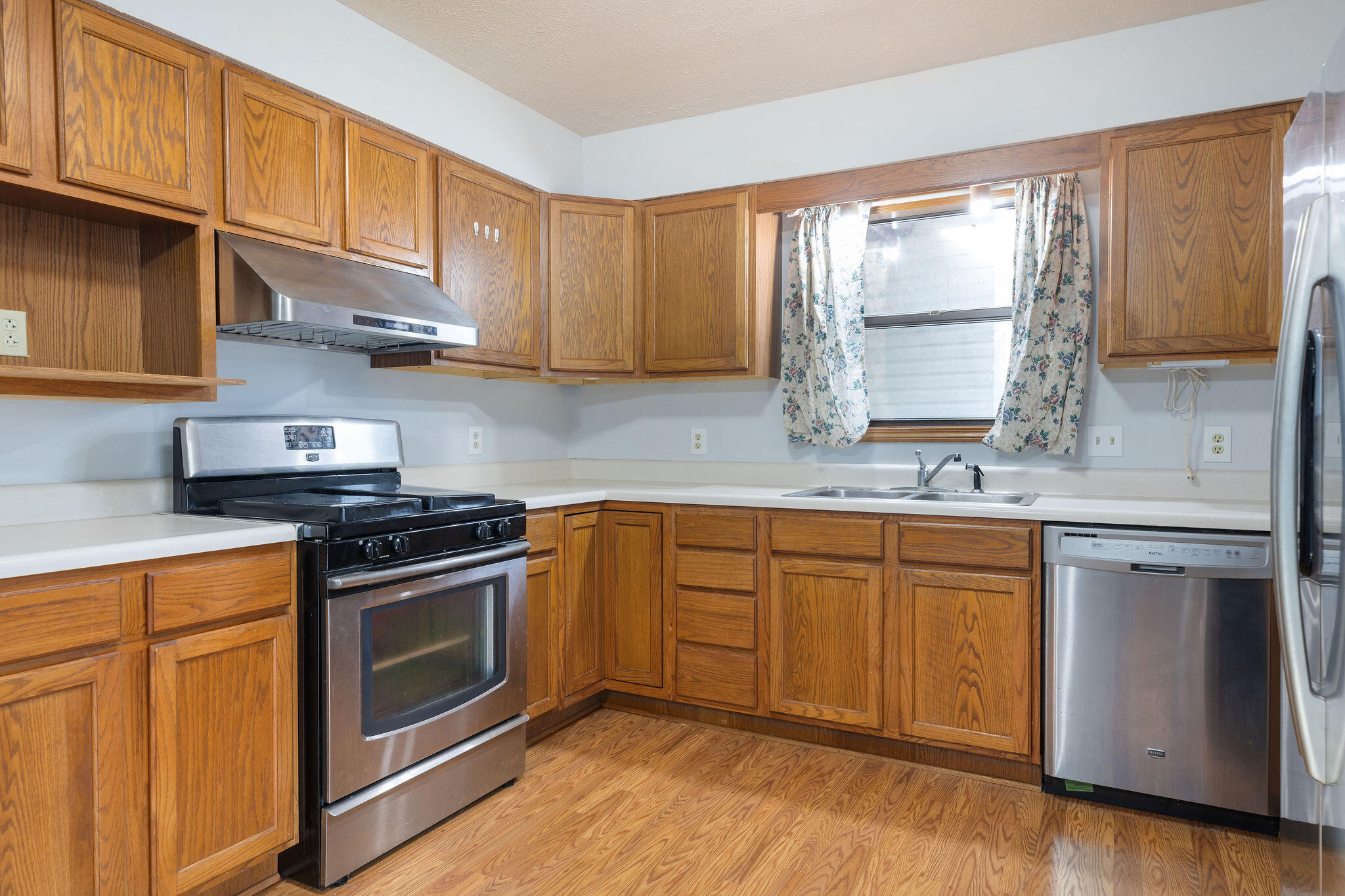 314 Easy Street Property Photo 5