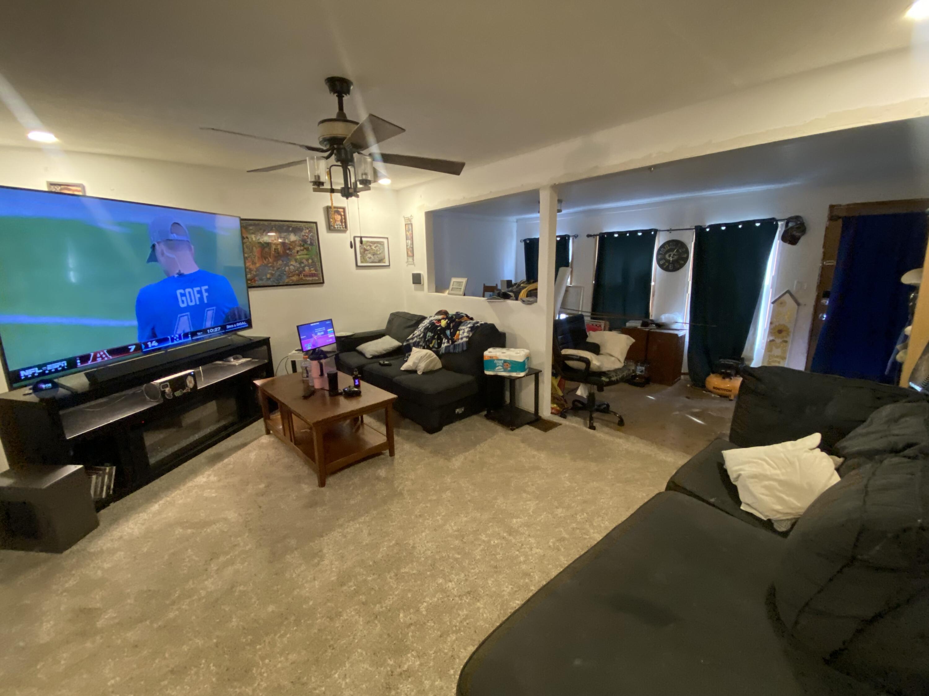 828 South Glenn Avenue Property Photo 2