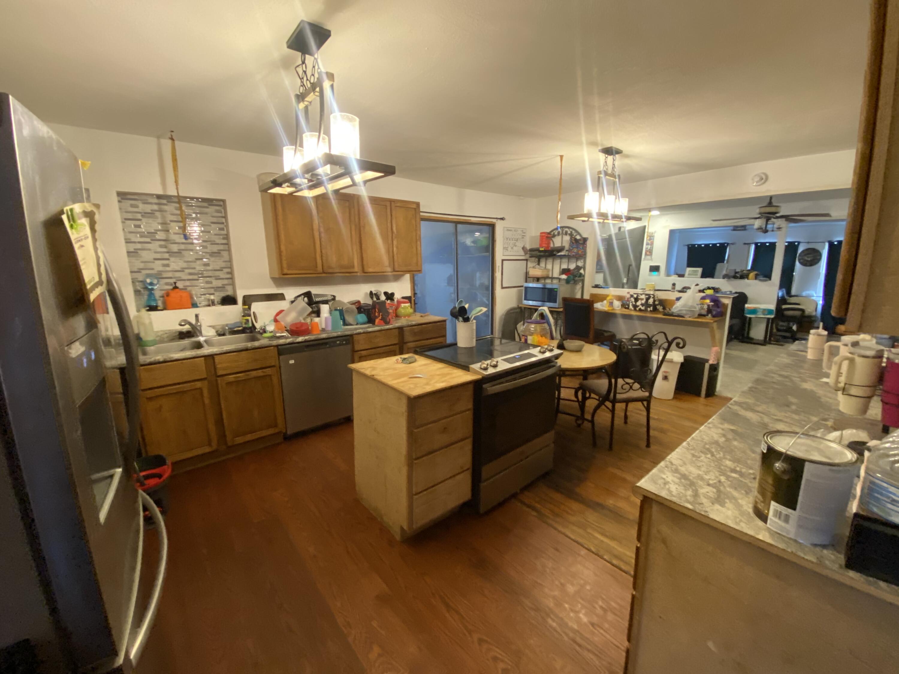 828 South Glenn Avenue Property Photo 6