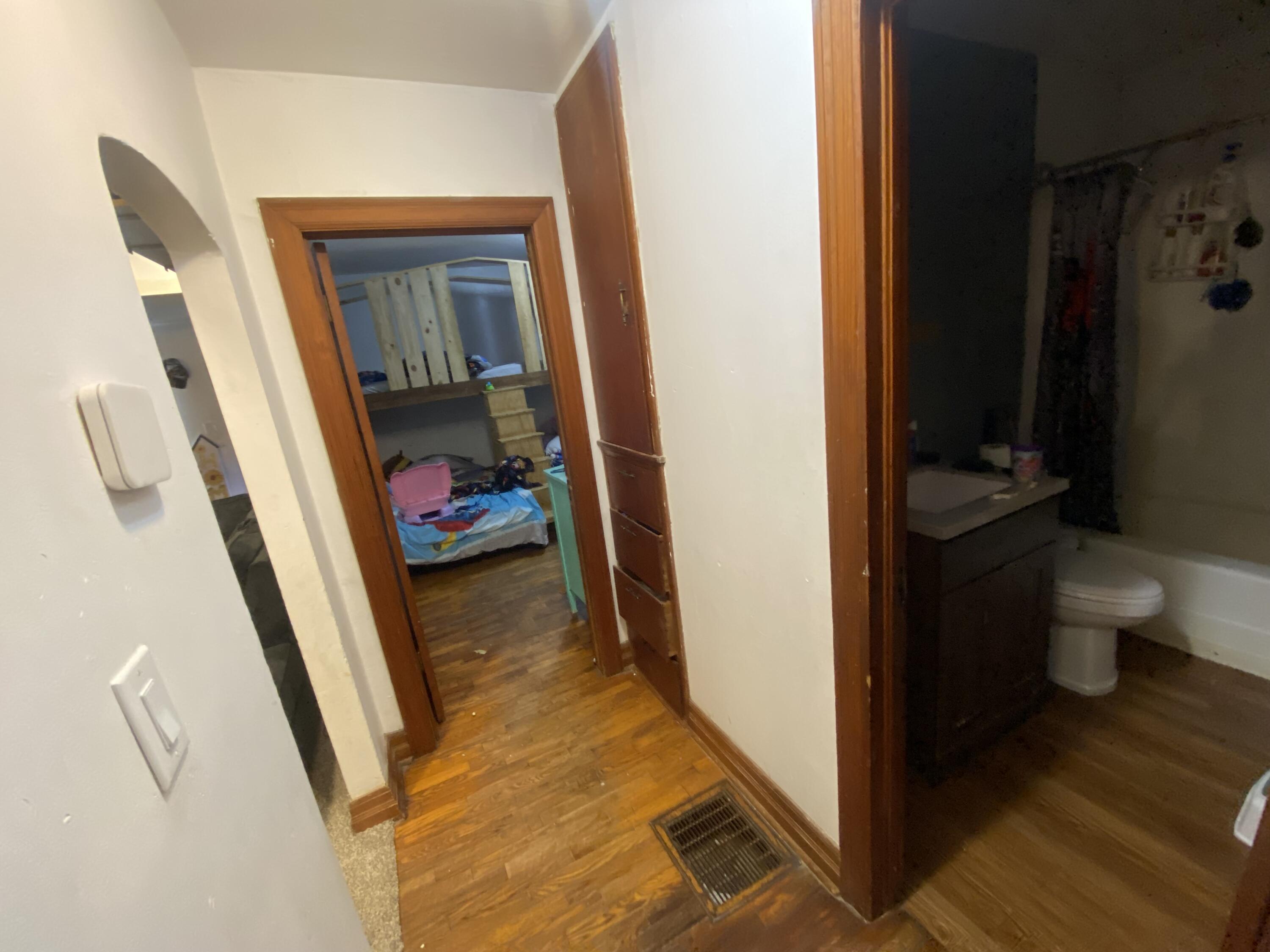 828 South Glenn Avenue Property Photo 7