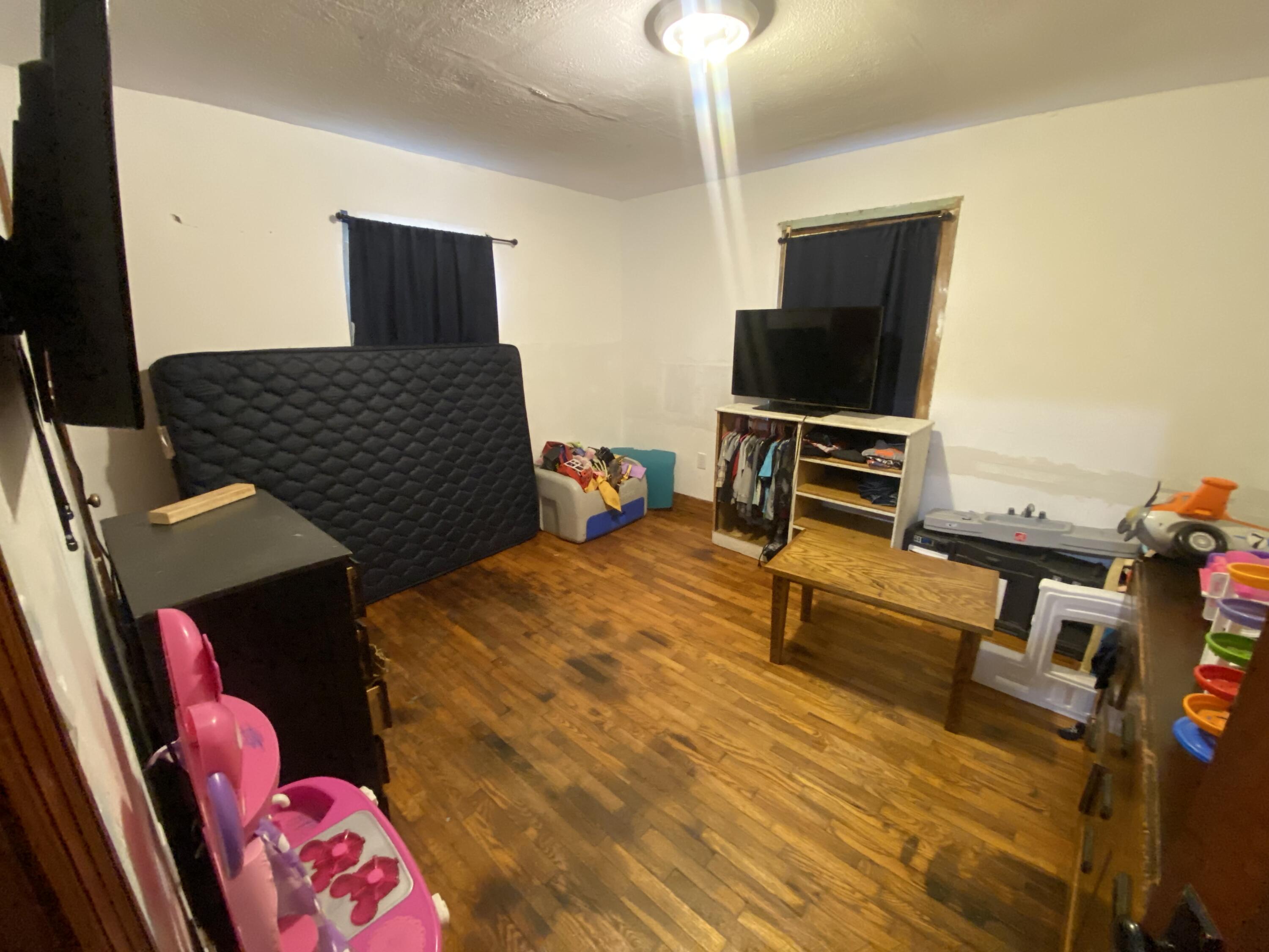 828 South Glenn Avenue Property Photo 13