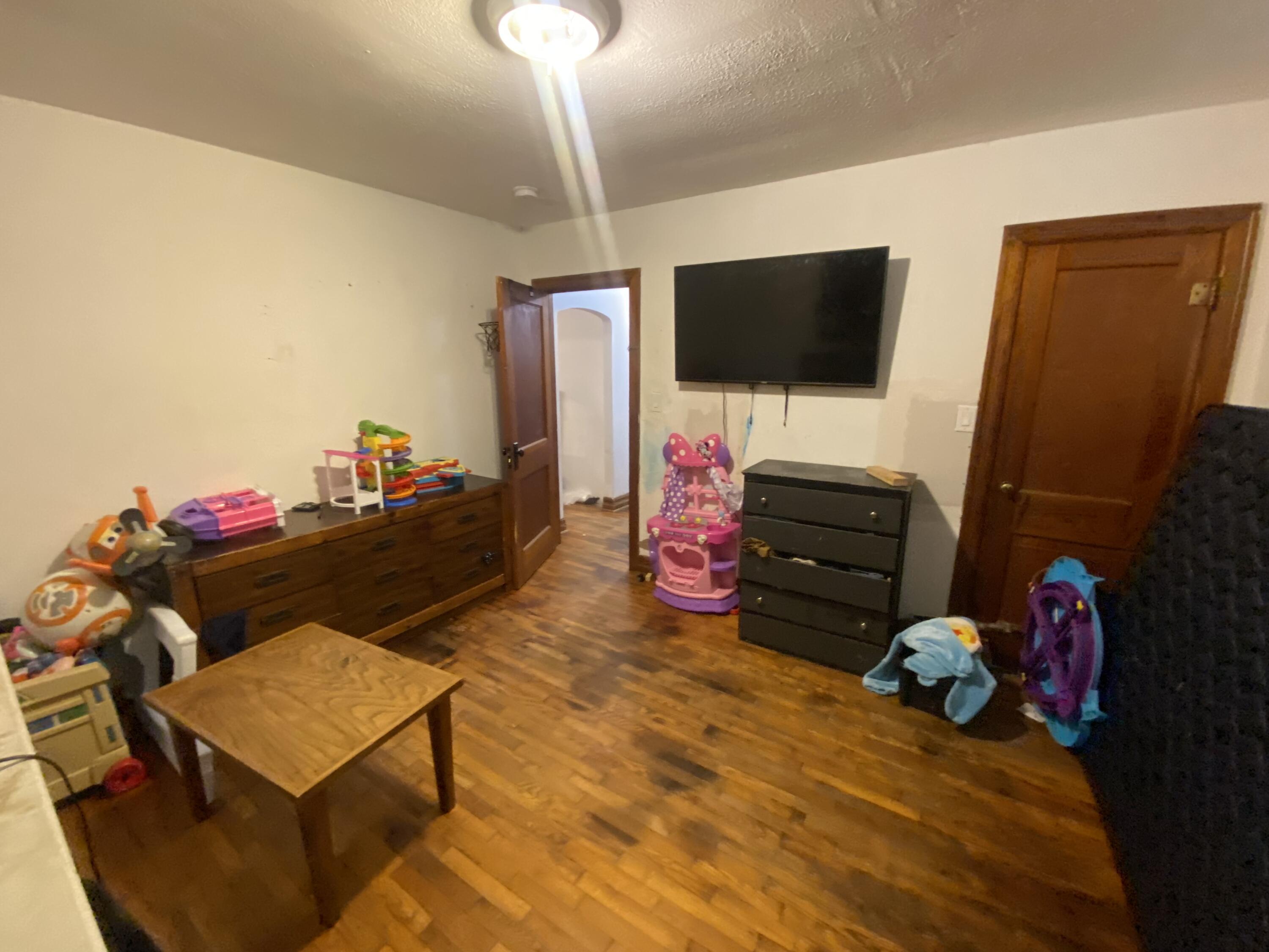 828 South Glenn Avenue Property Photo 14