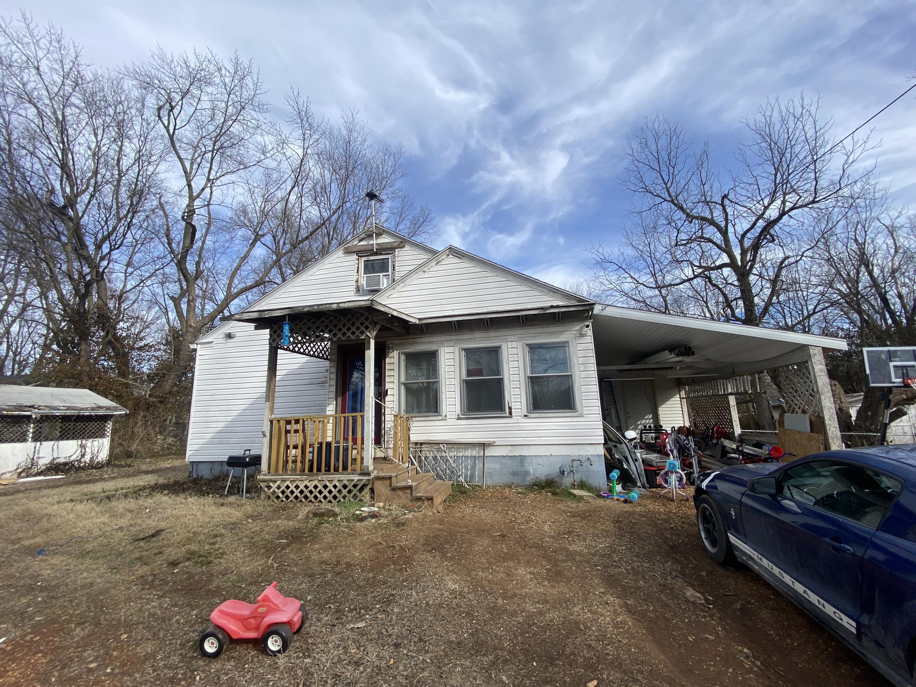 828 South Glenn Avenue Property Photo 35