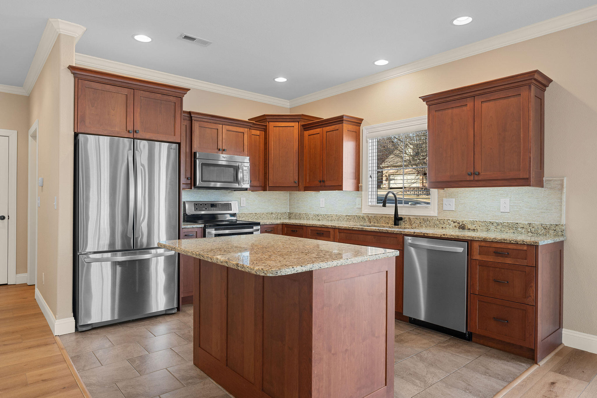 138 Lakehills Drive Property Photo 10