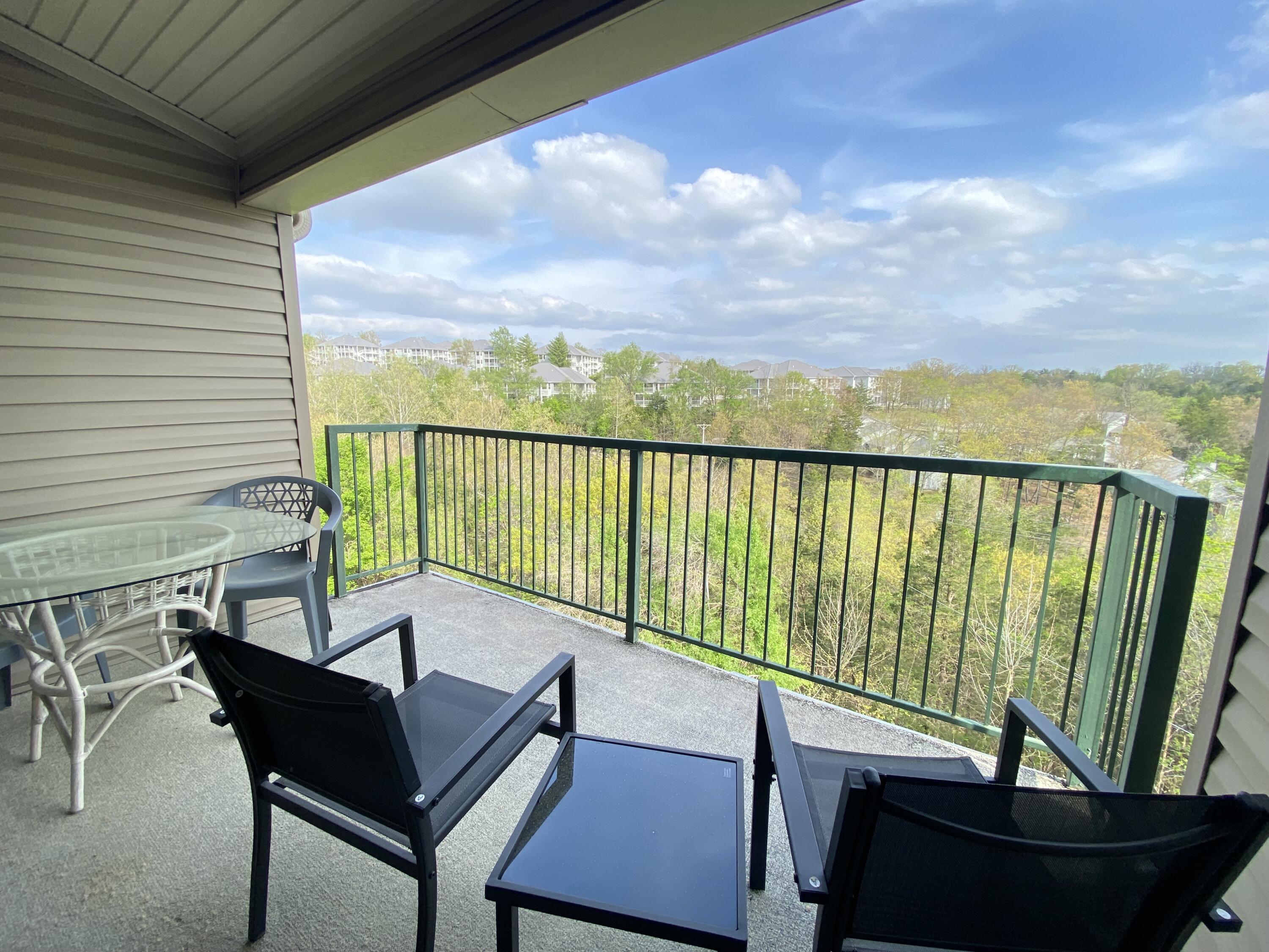525 Valley View Drive Property Photo 3