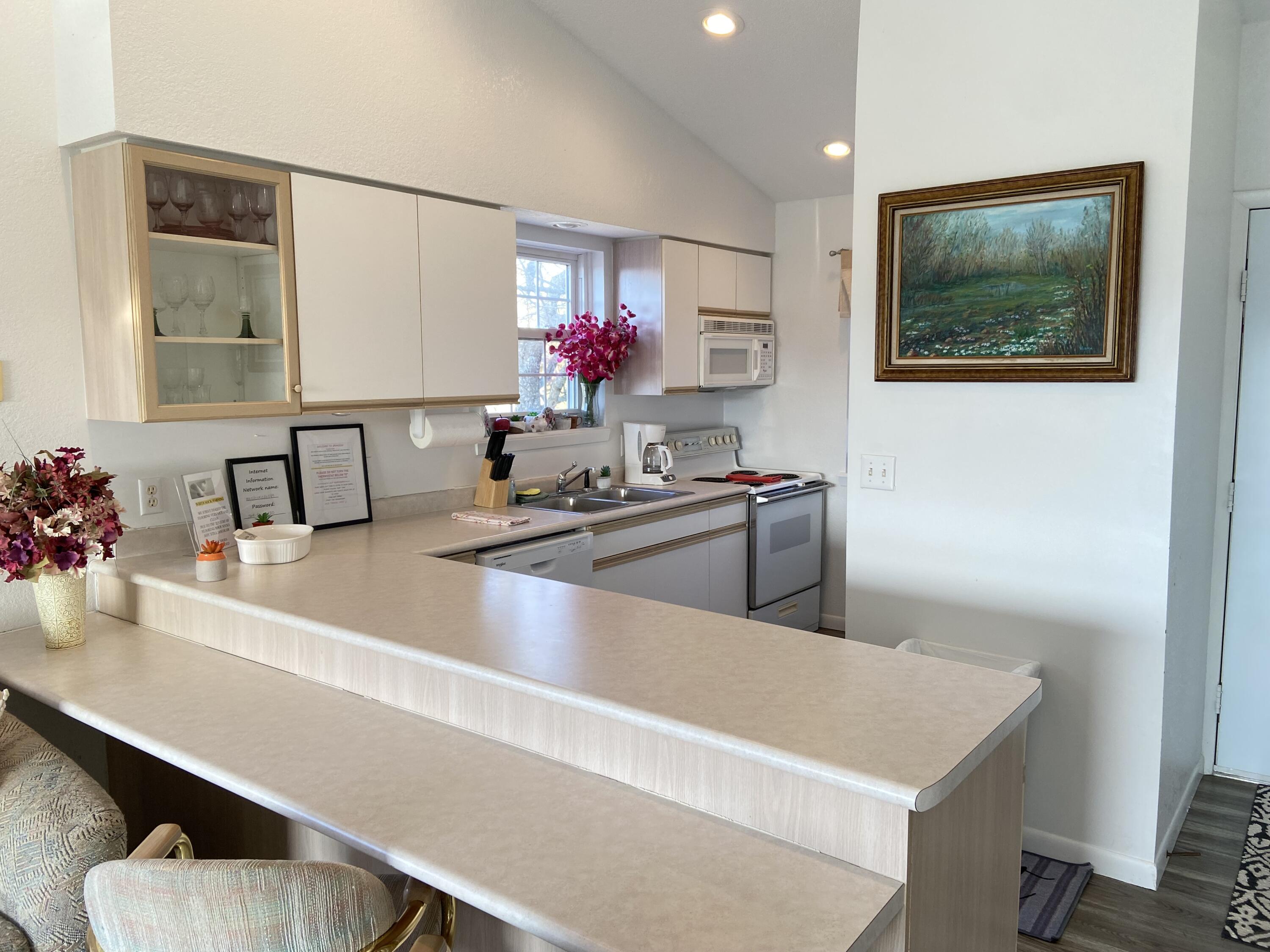 525 Valley View Drive Property Photo 5