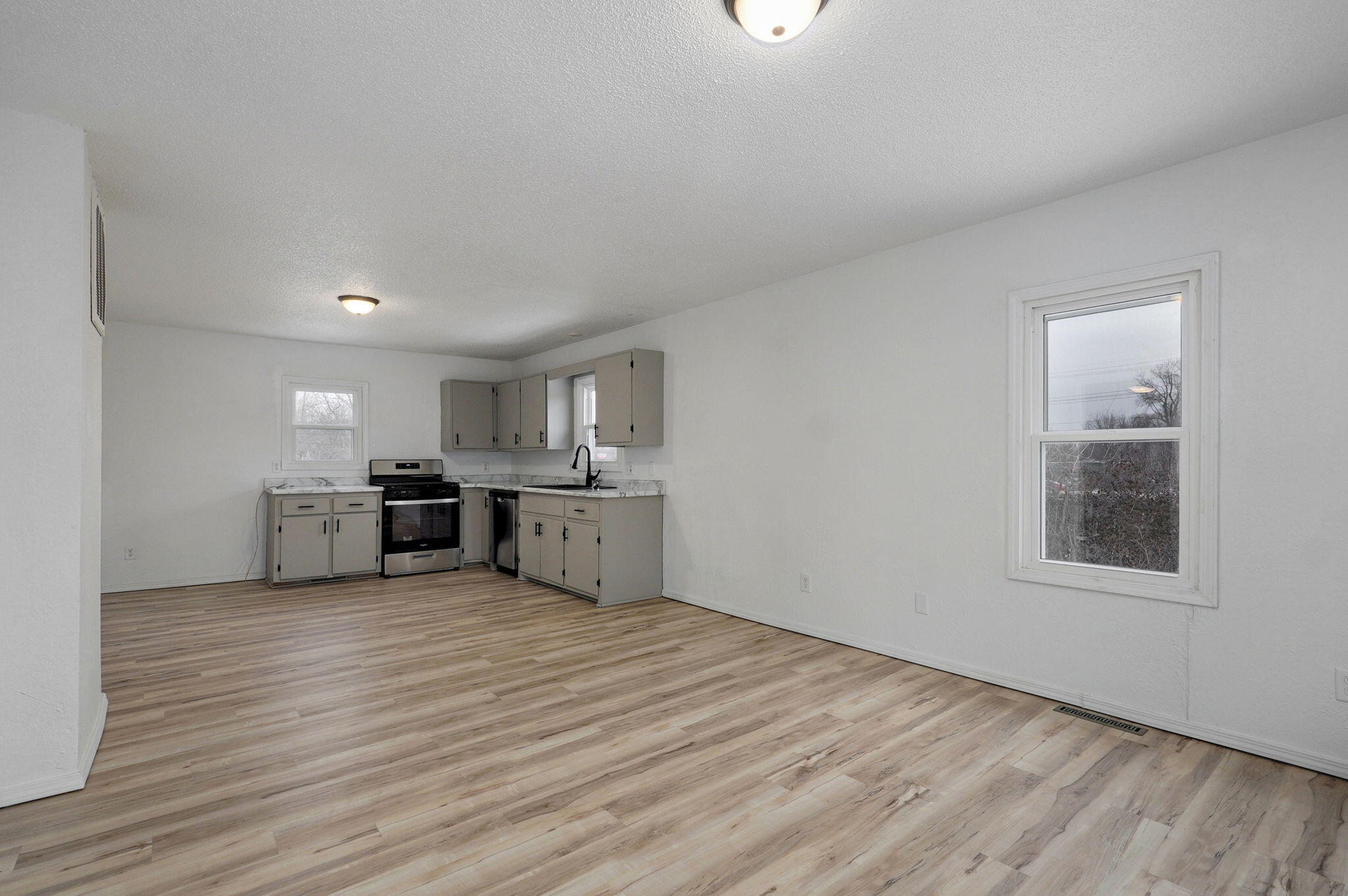 2337 North Fremont Avenue Property Photo 5