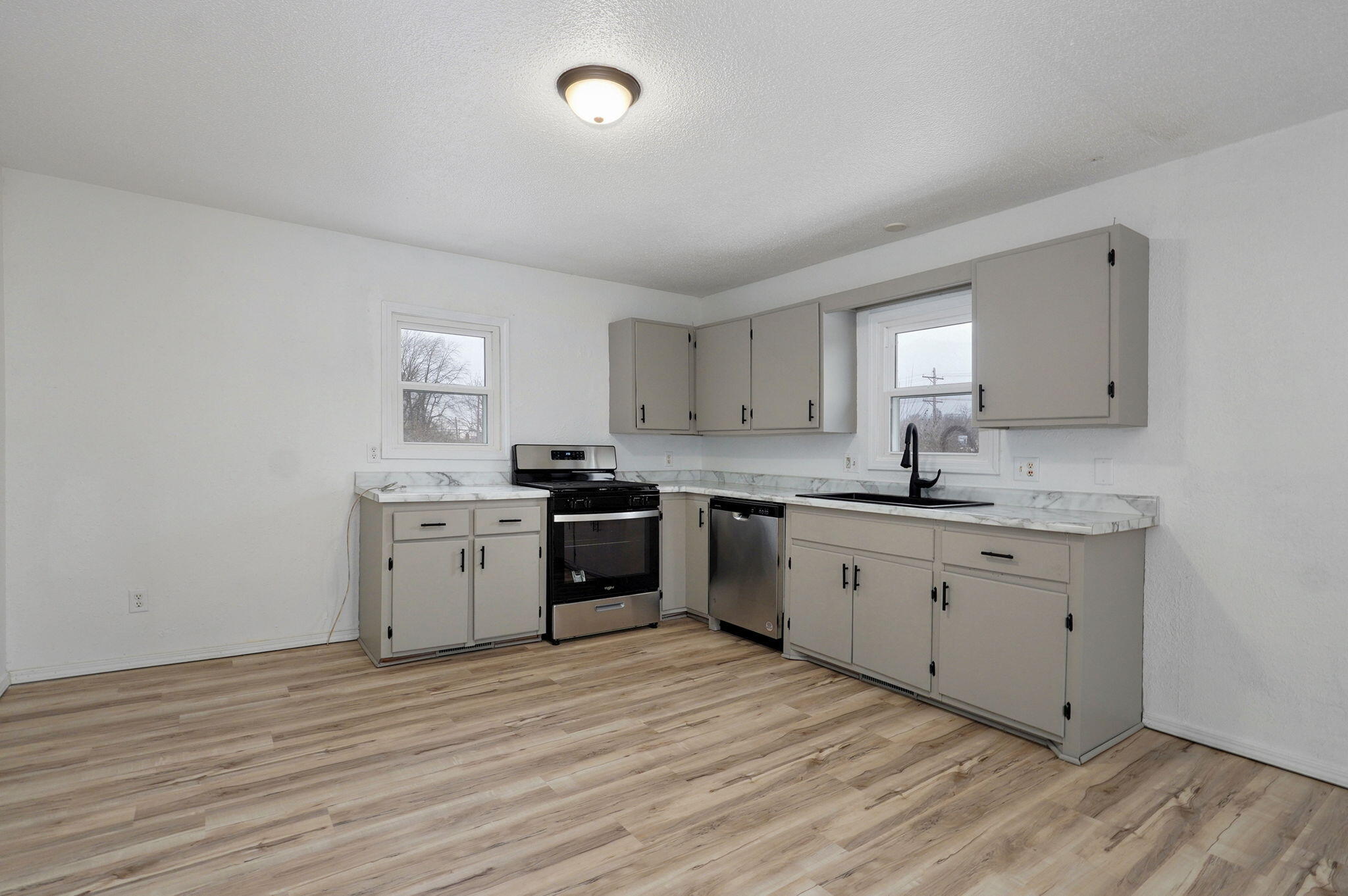 2337 North Fremont Avenue Property Photo 8