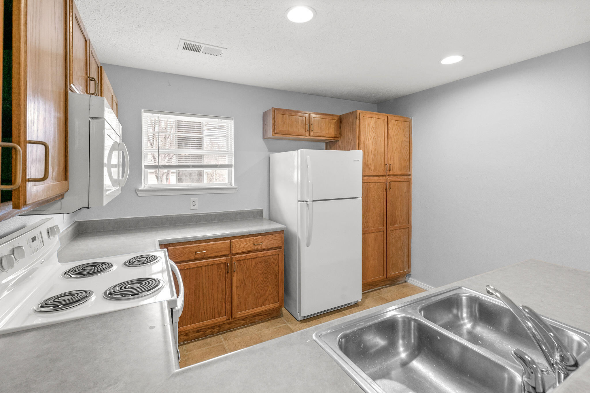 105 Garden Circle Property Photo 8