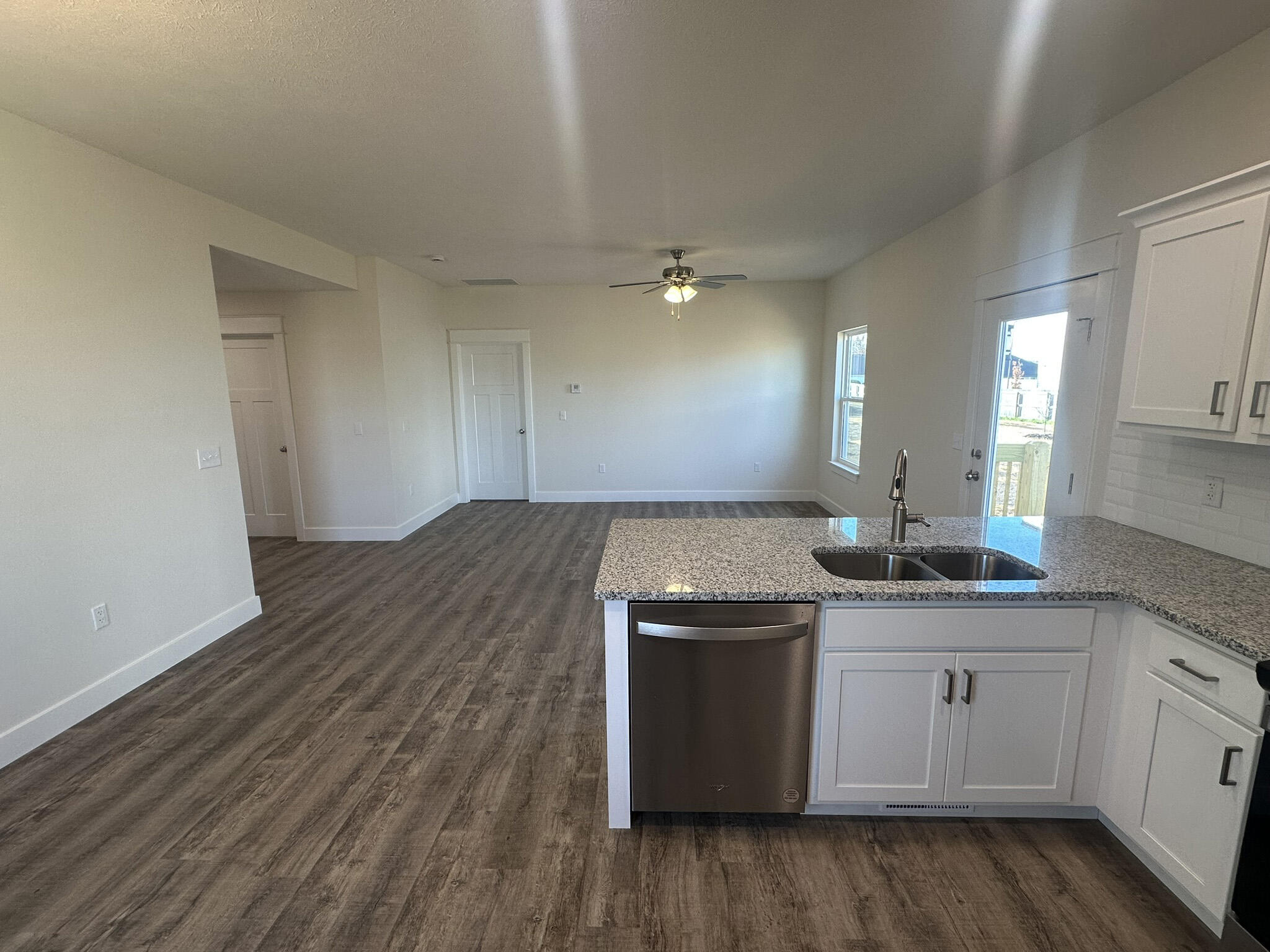 1191 North Maxine Avenue Property Photo 5