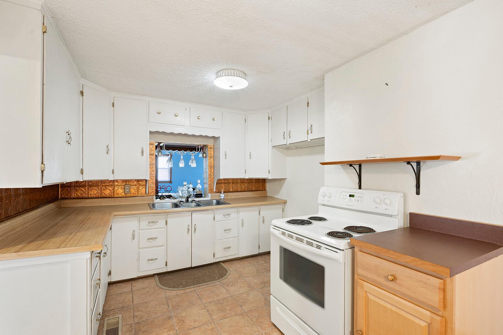 415 South Main Street Property Photo 8
