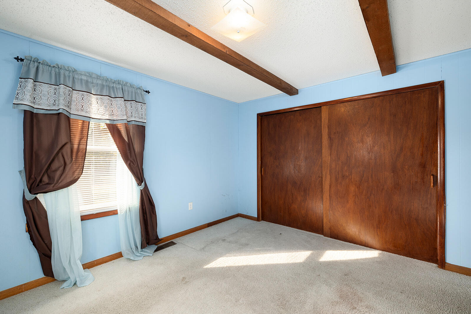 415 South Main Street Property Photo 15