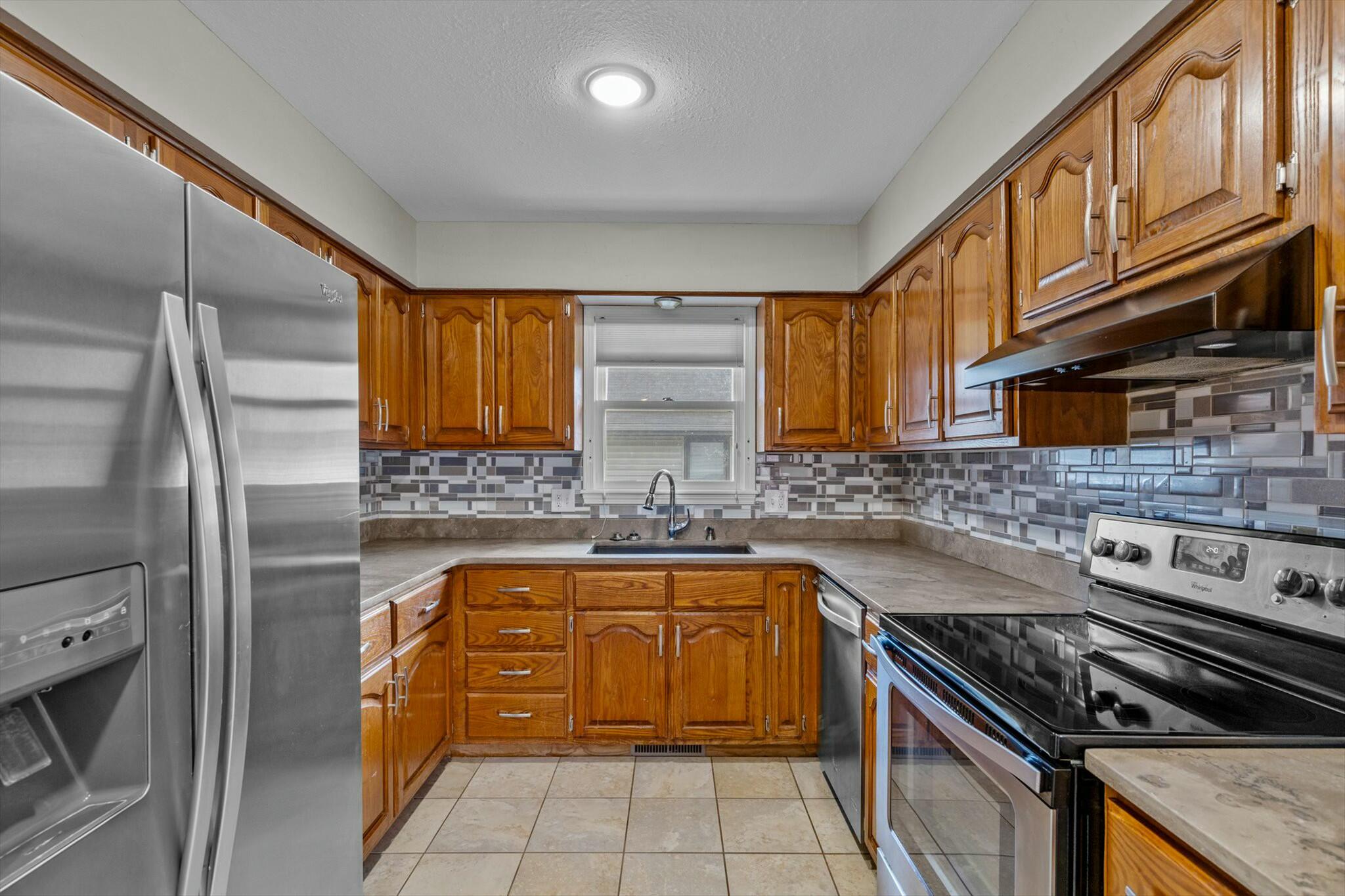 3469 South Kickapoo Avenue Property Photo 7