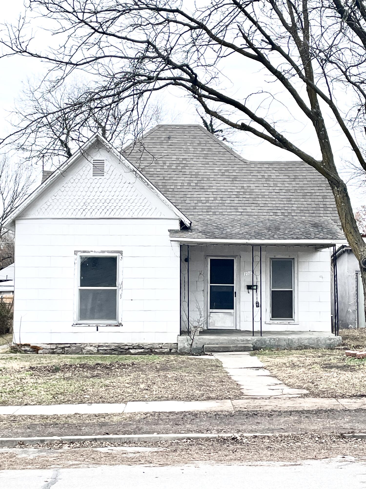 1015 West Daugherty Street Property Photo