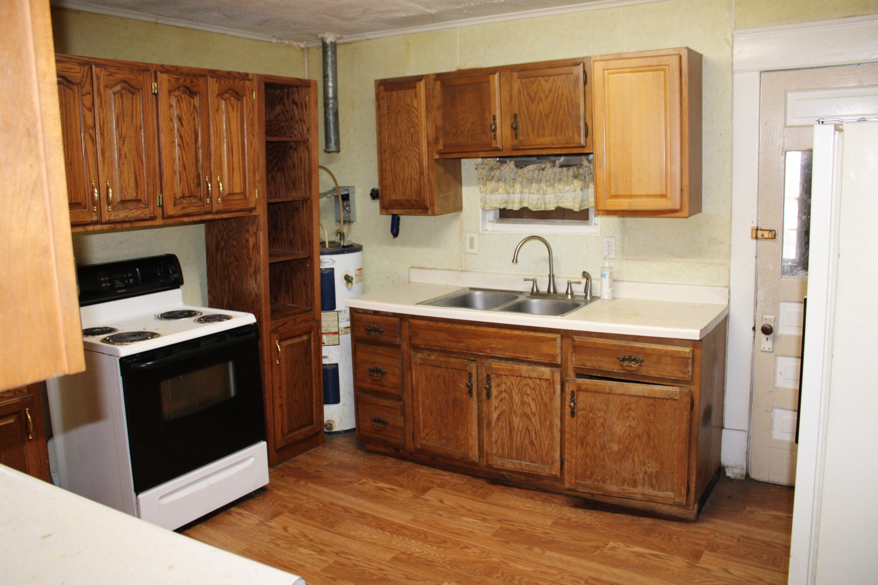 1015 West Daugherty Street Property Photo 2
