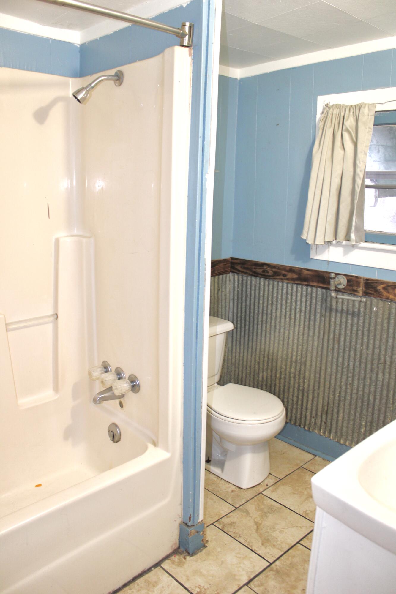 1015 West Daugherty Street Property Photo 7
