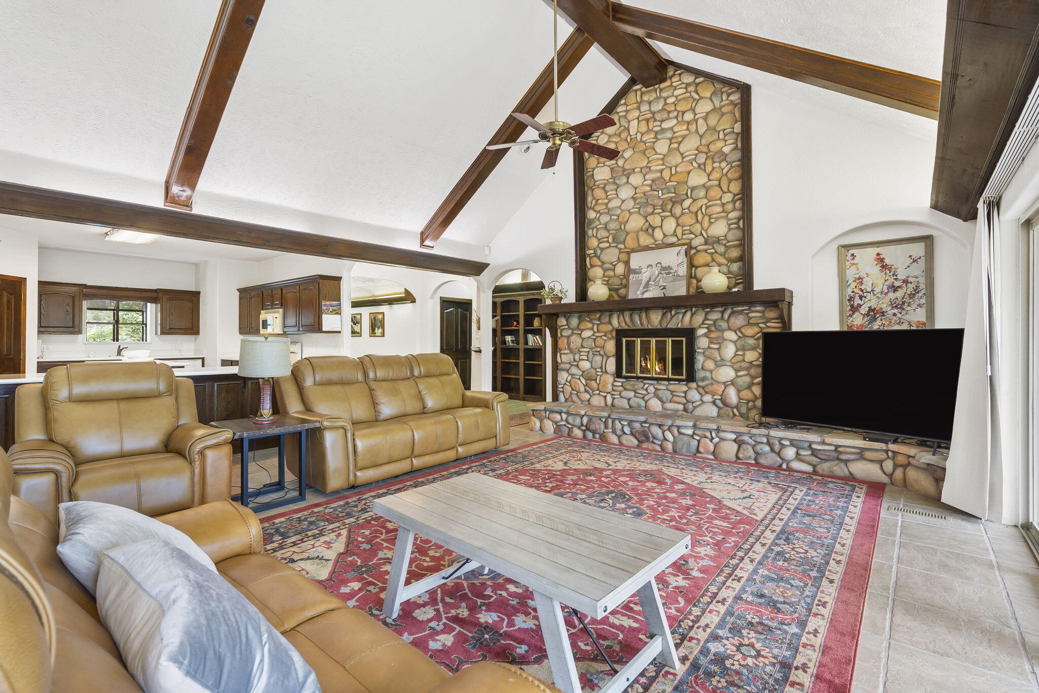 2020 Persimmon Hill Lane Property Photo 7