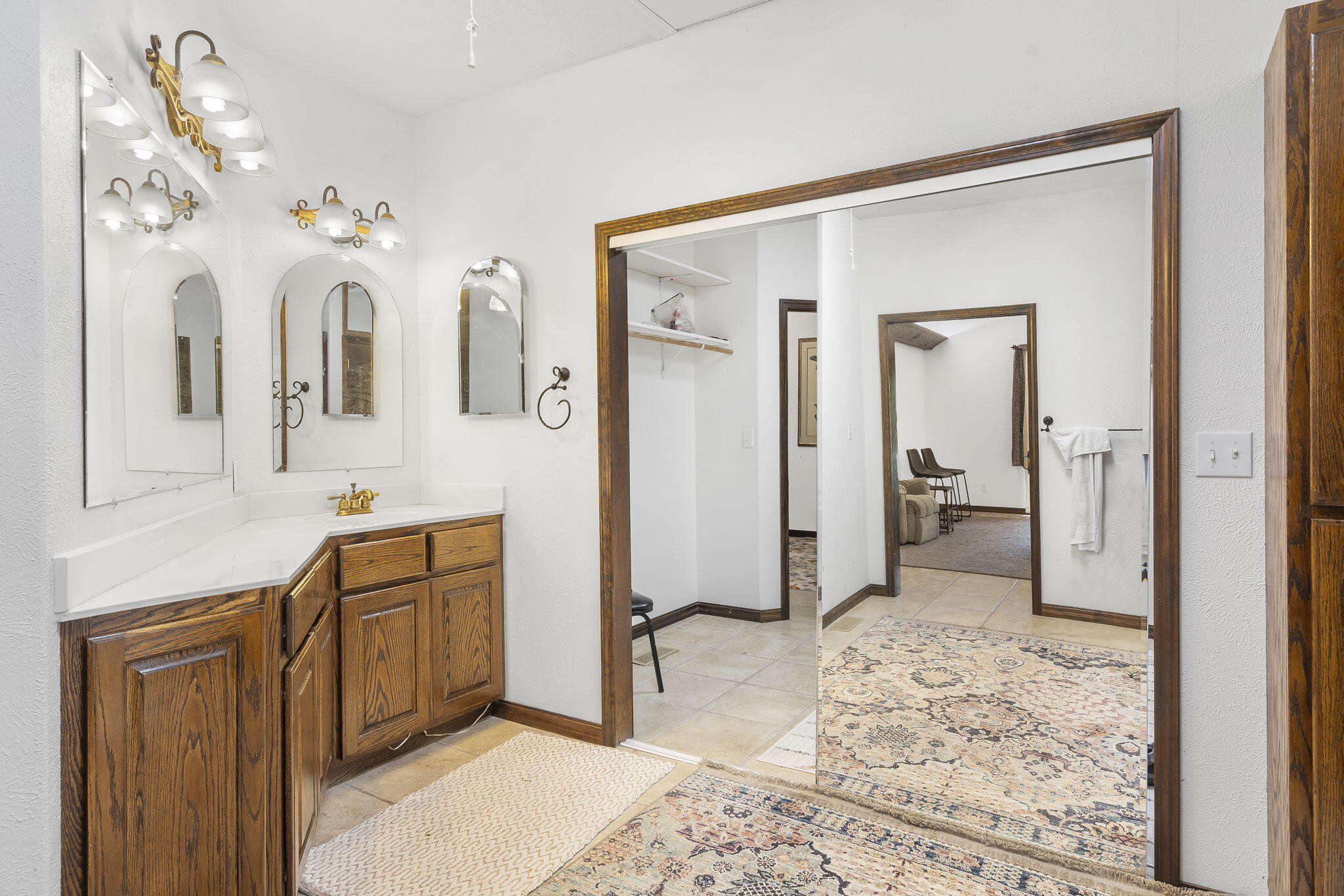 2020 Persimmon Hill Lane Property Photo 10