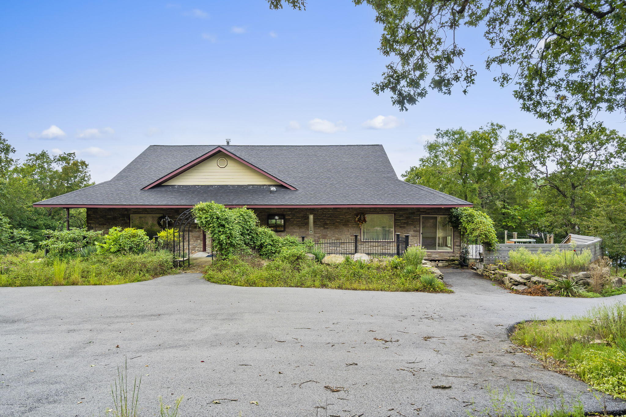 2020 Persimmon Hill Lane Property Photo 27