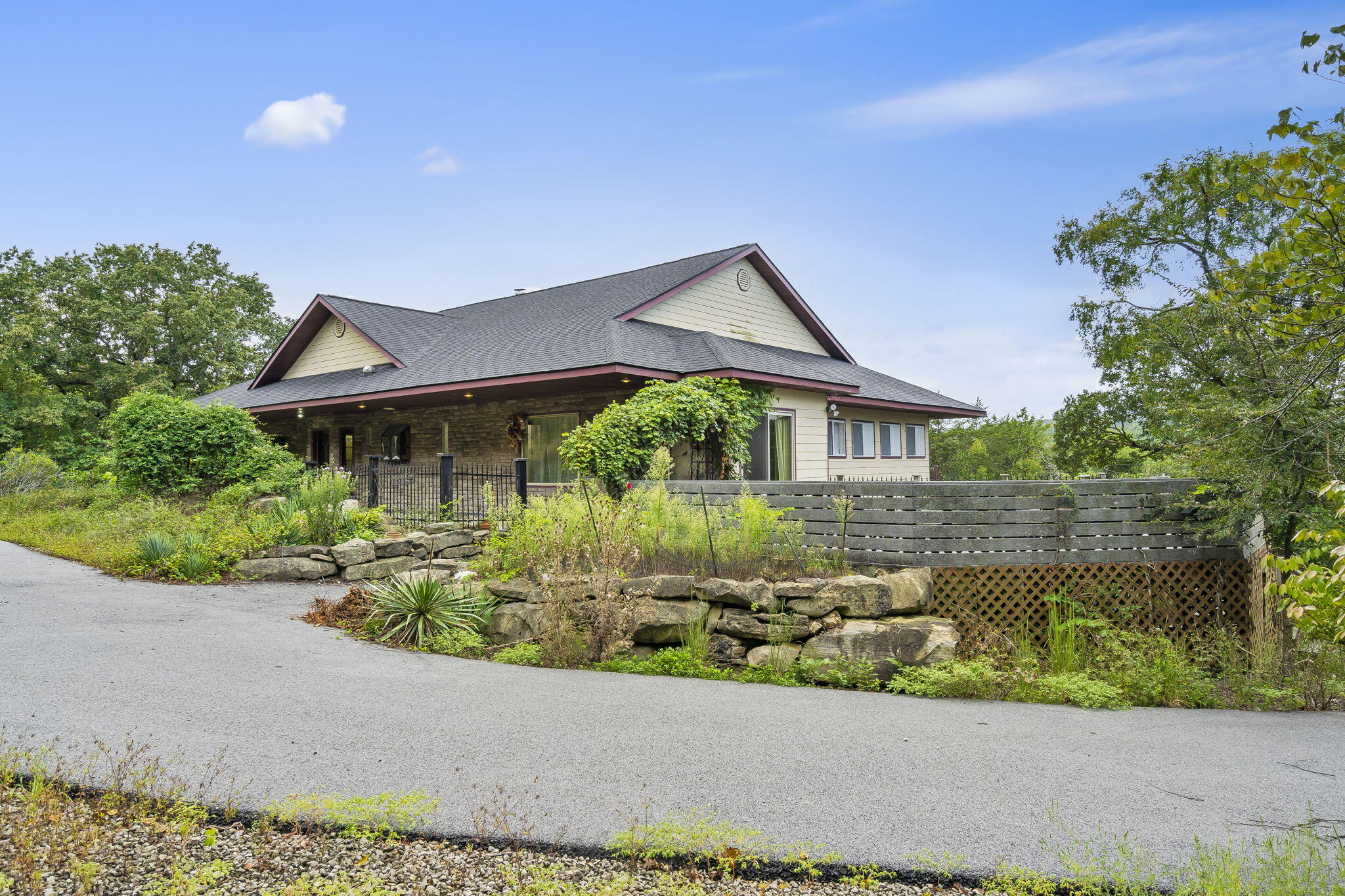 2020 Persimmon Hill Lane Property Photo 28