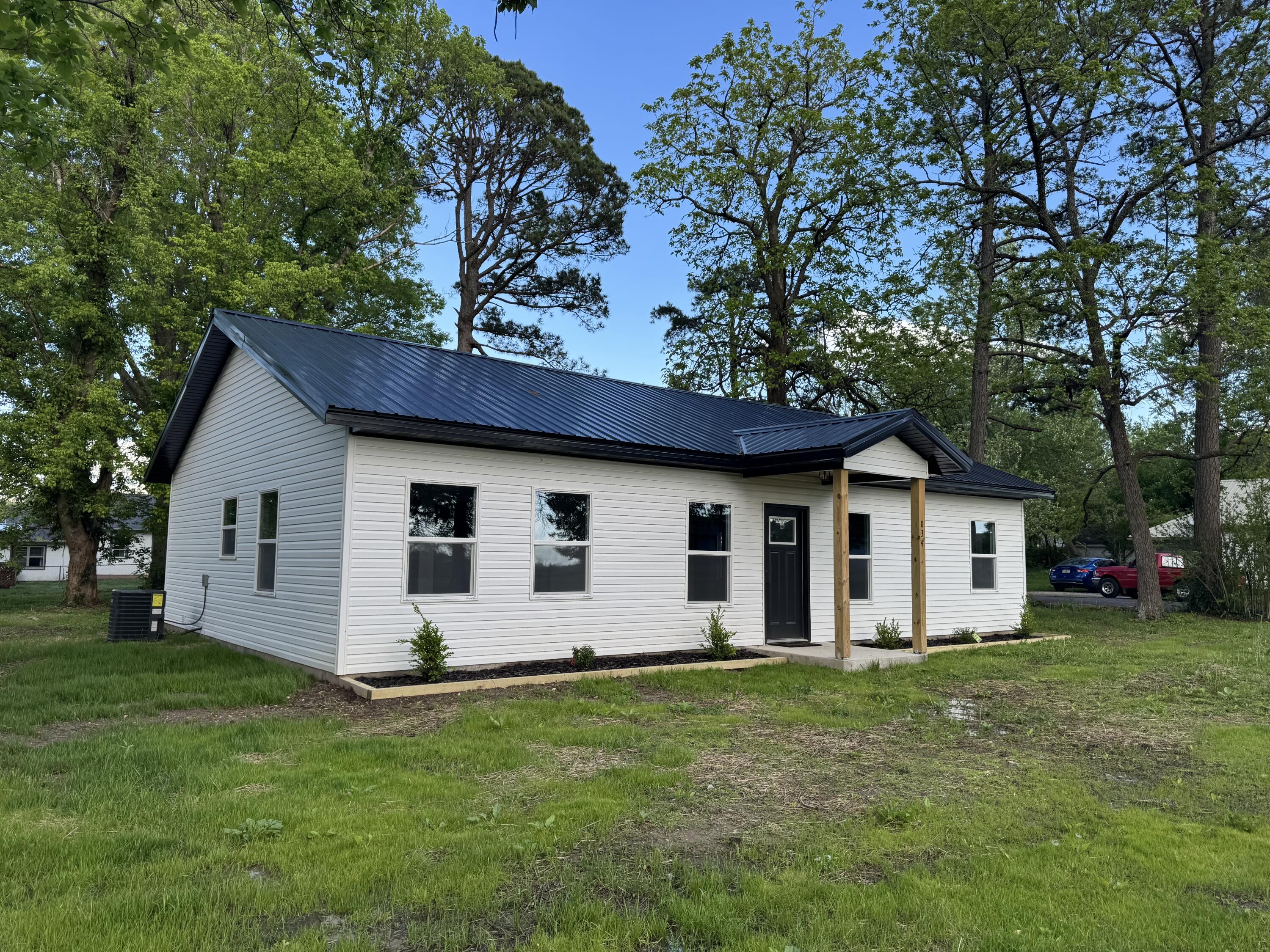 834 Morris Avenue Property Photo 2