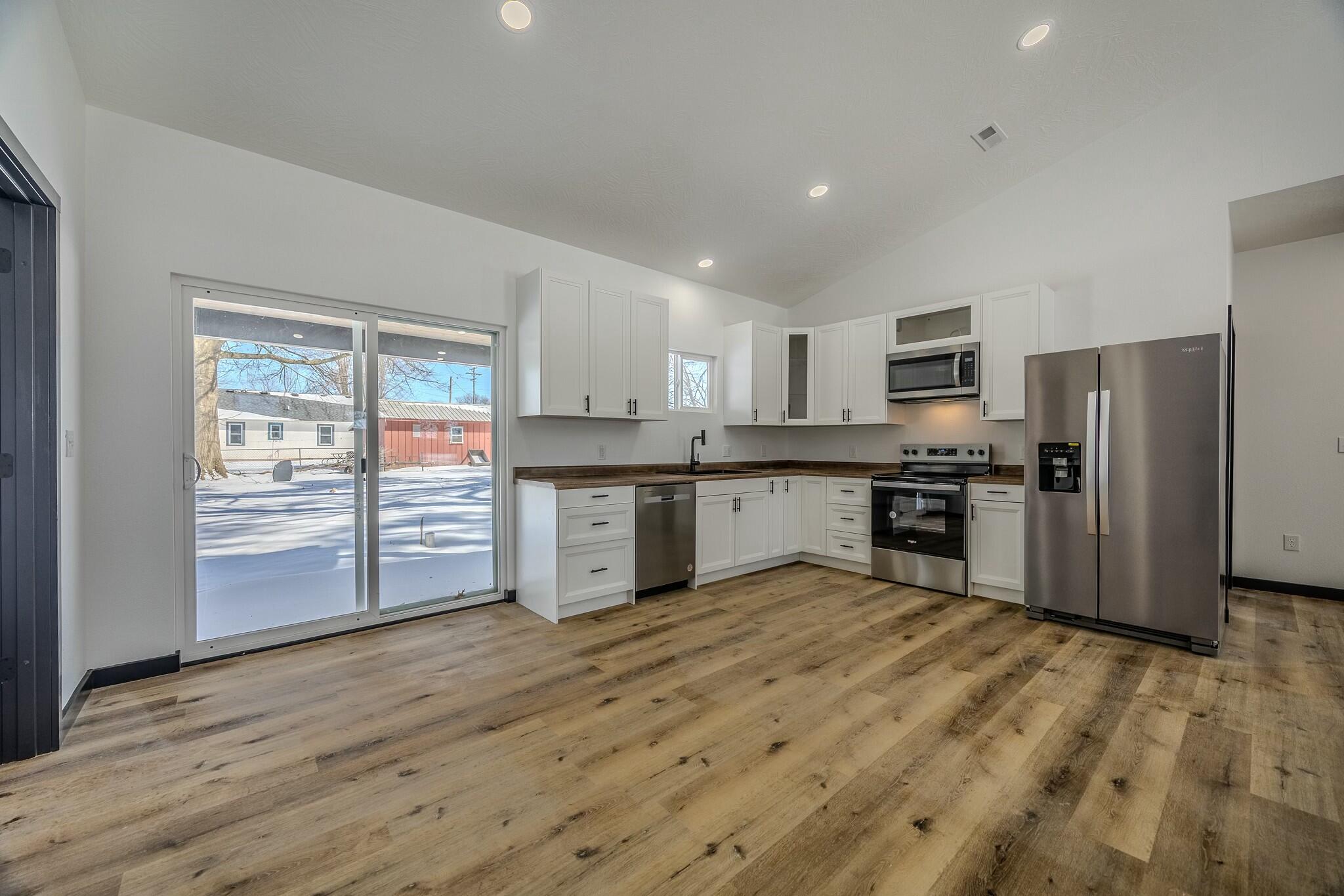 834 Morris Avenue Property Photo 6