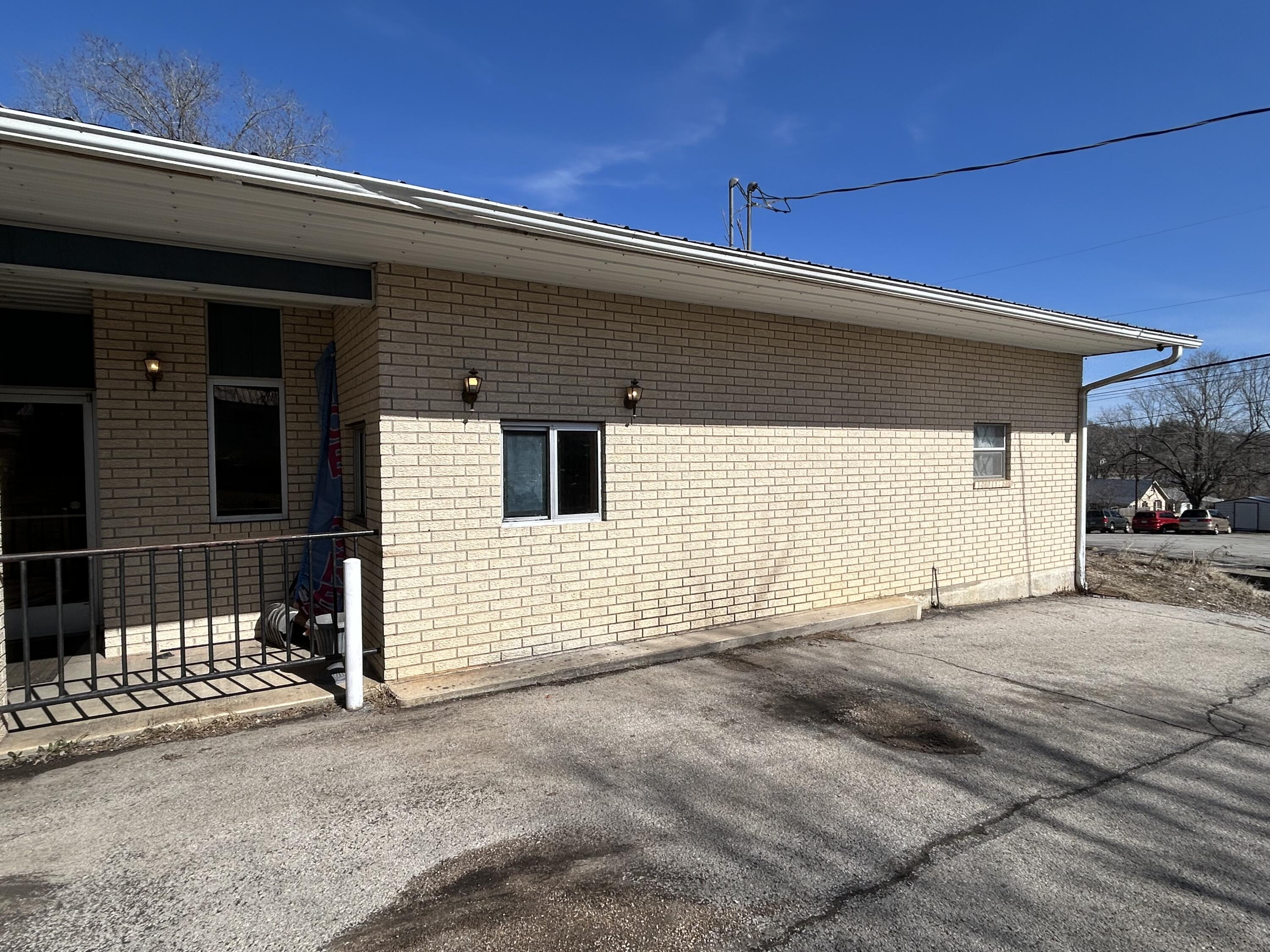 304 South Market Street Property Photo 28
