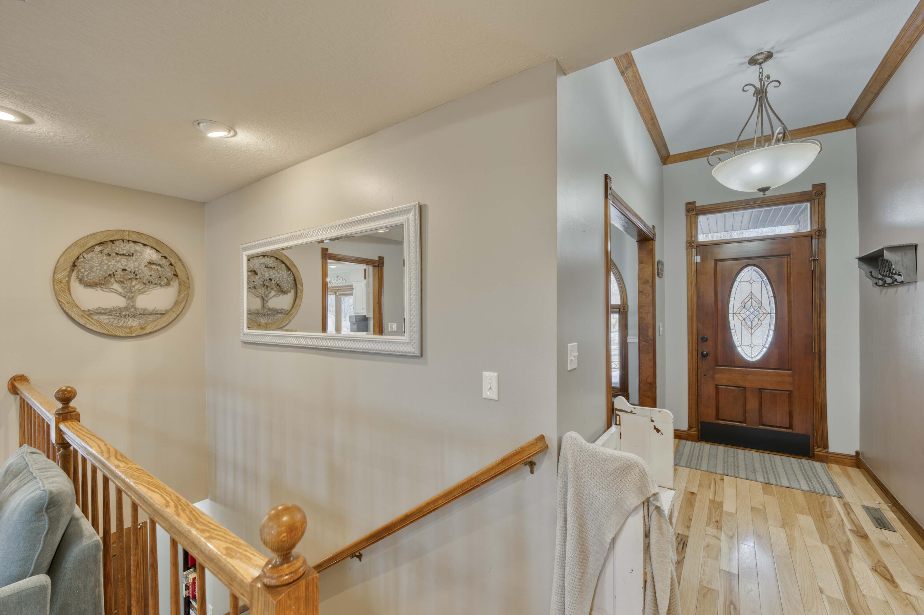 787 West Kingsway Drive Property Photo 3