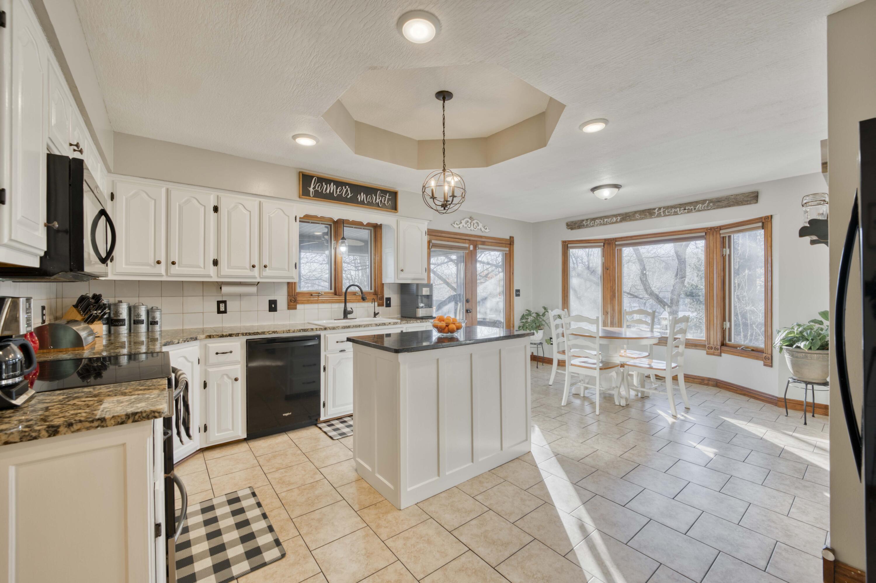 787 West Kingsway Drive Property Photo 10