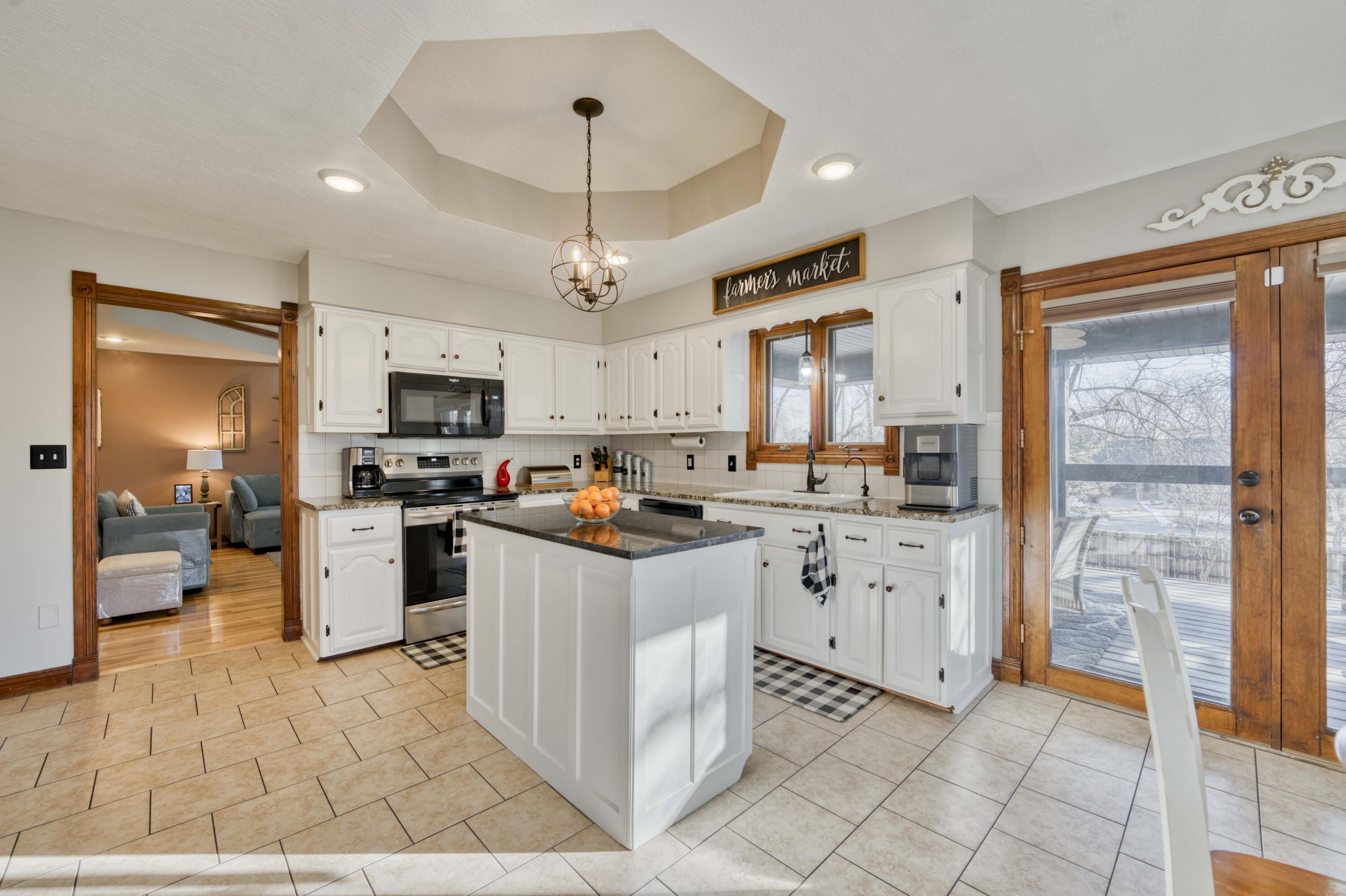 787 West Kingsway Drive Property Photo 11