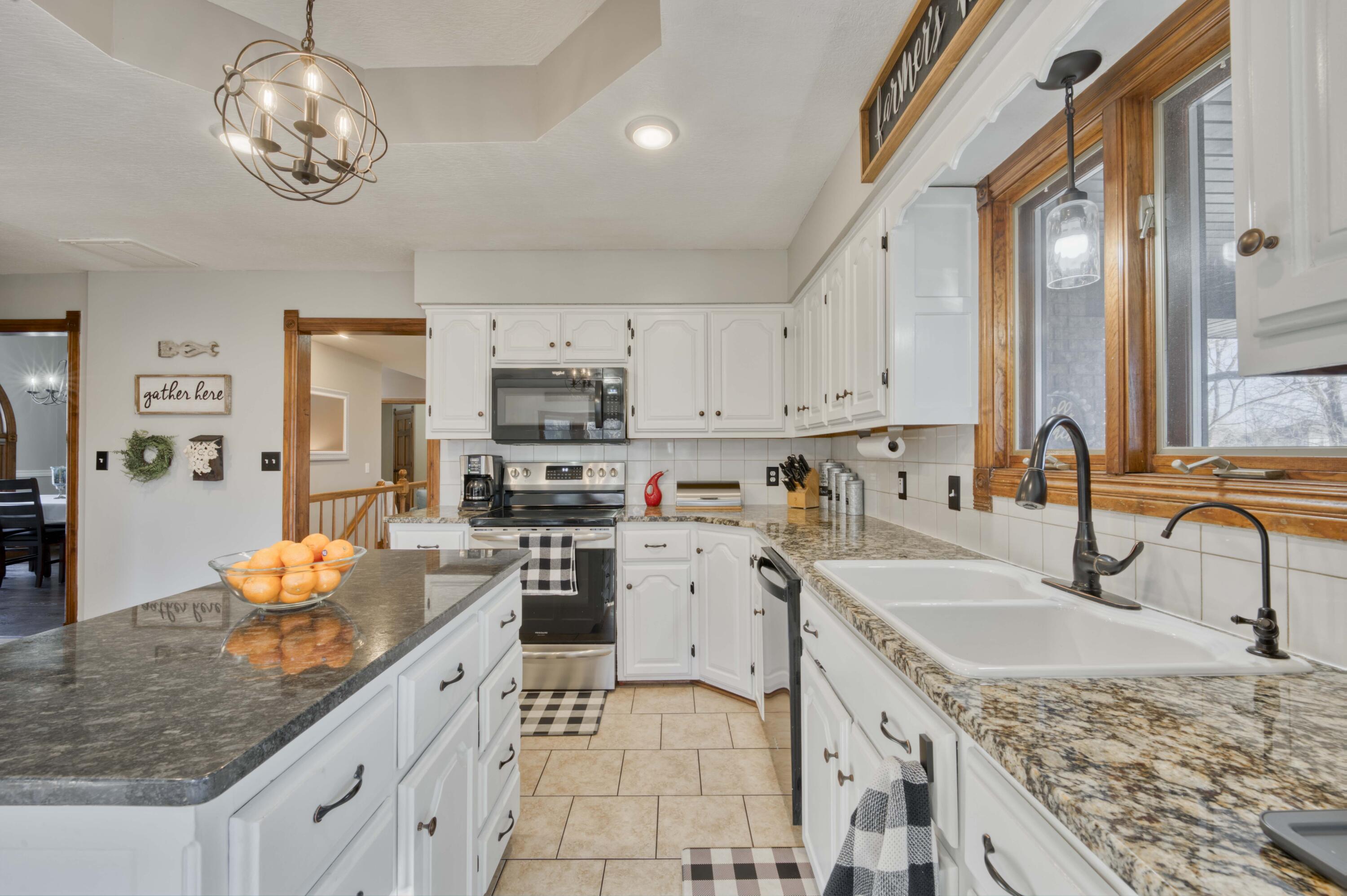 787 West Kingsway Drive Property Photo 13