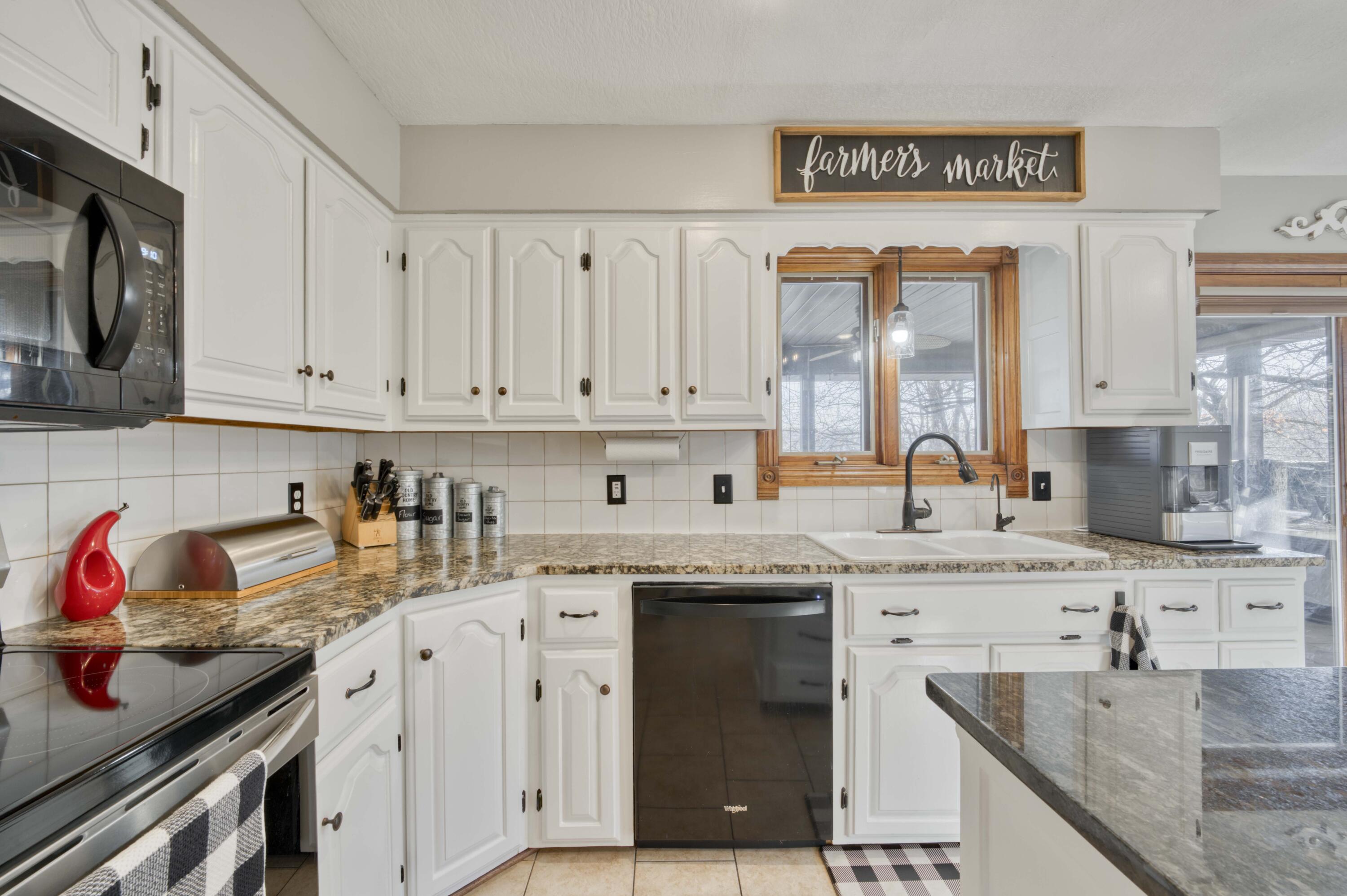 787 West Kingsway Drive Property Photo 14