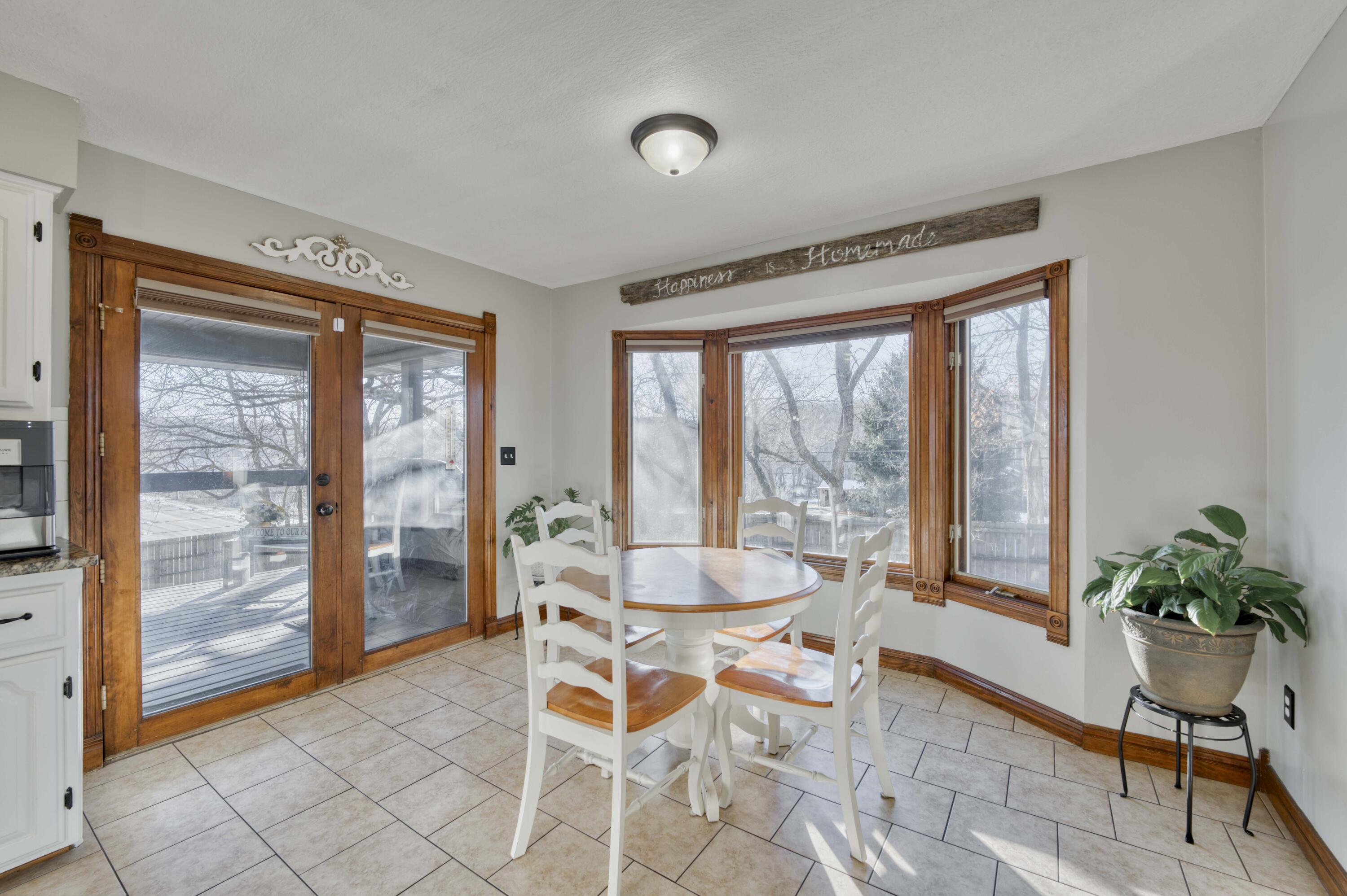 787 West Kingsway Drive Property Photo 16