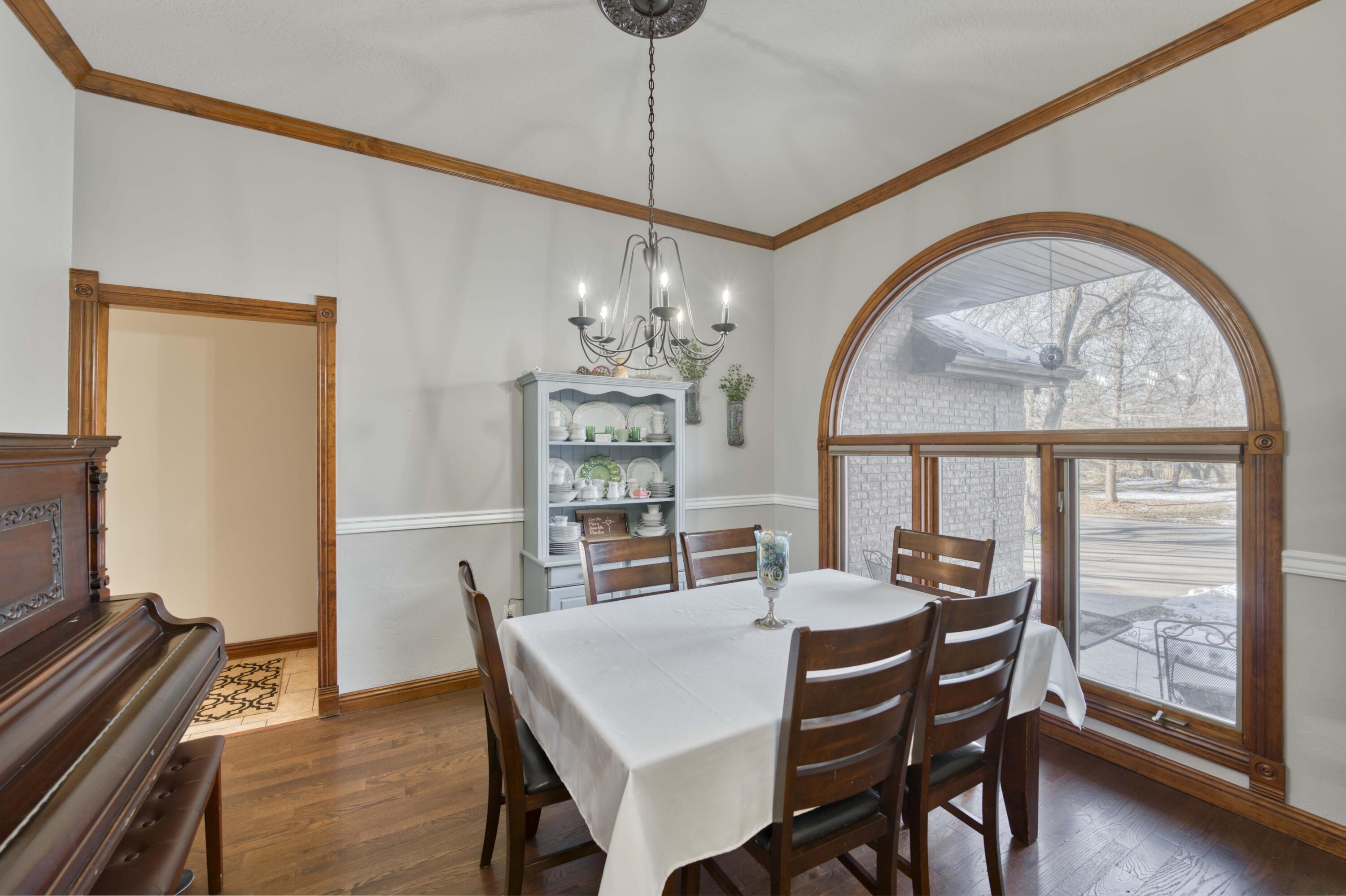 787 West Kingsway Drive Property Photo 18