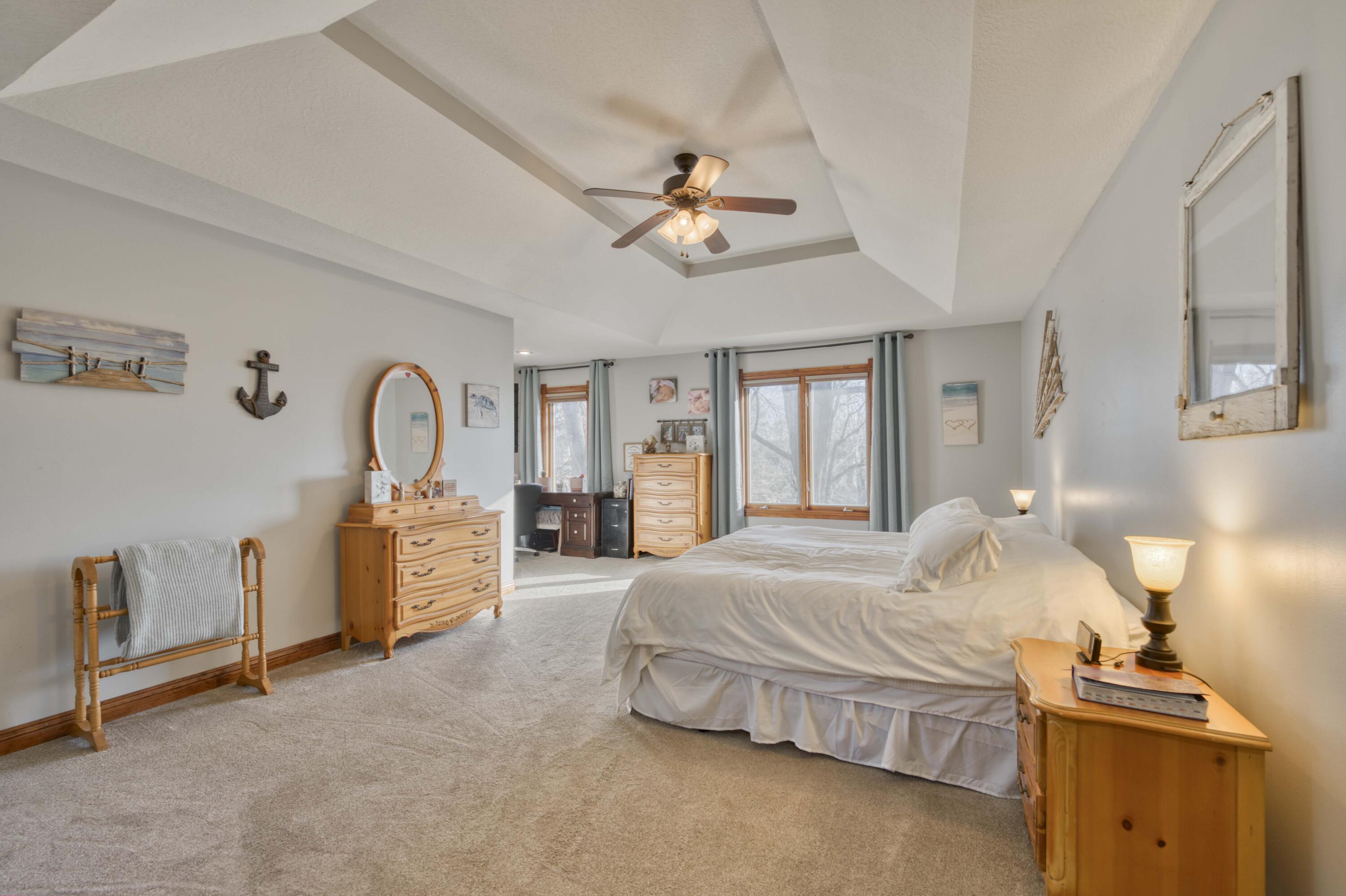 787 West Kingsway Drive Property Photo 19