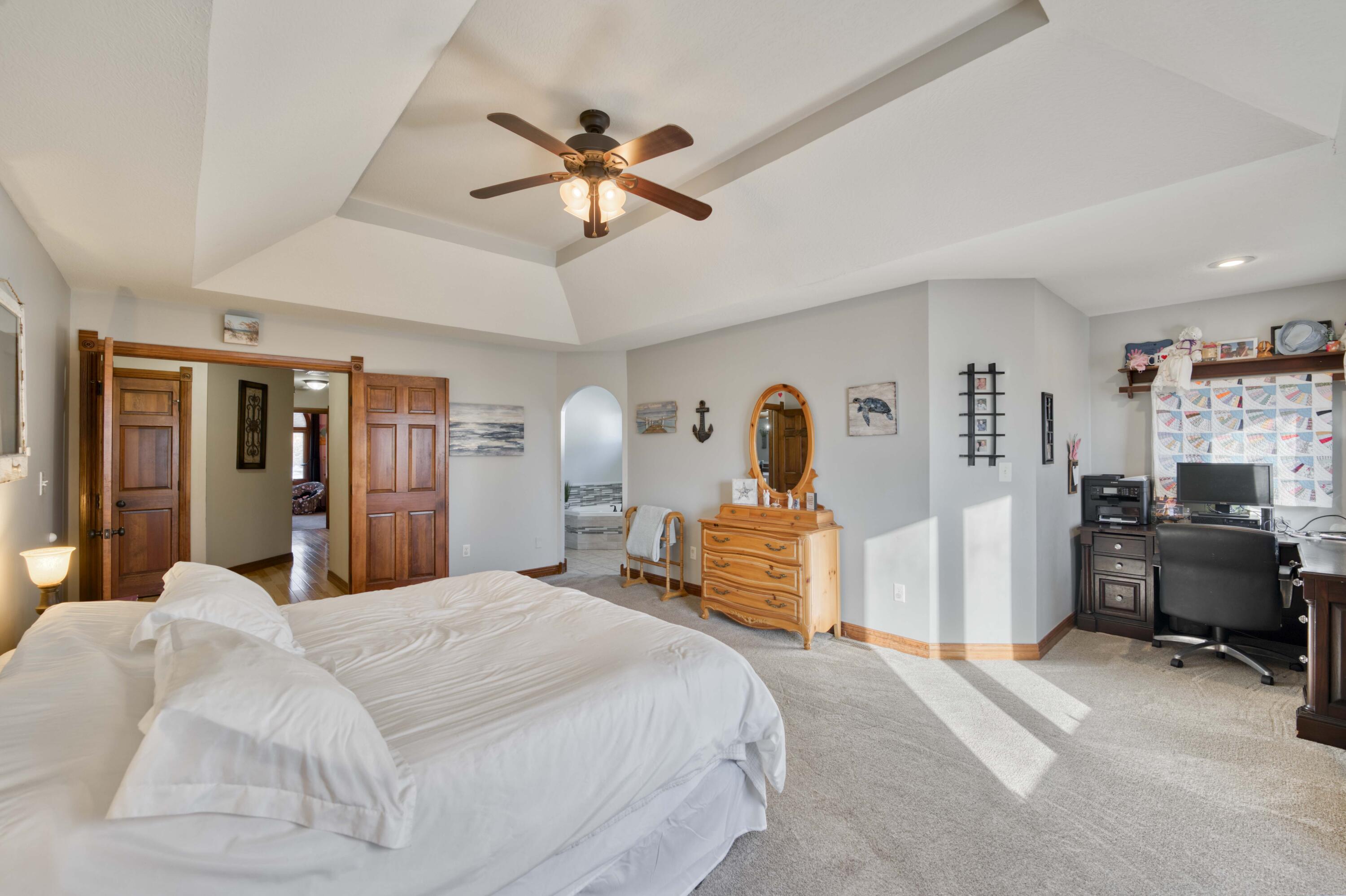 787 West Kingsway Drive Property Photo 21