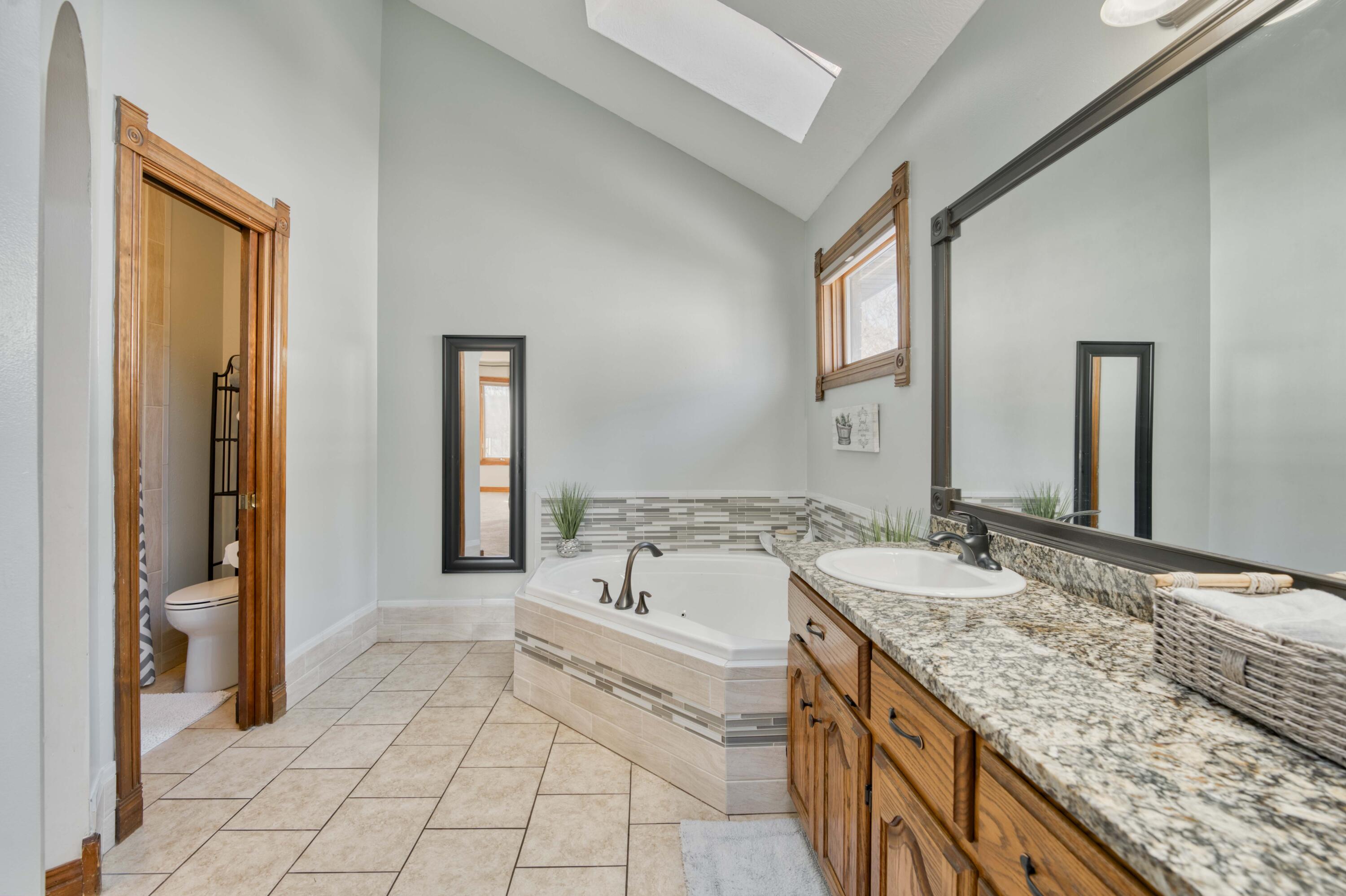 787 West Kingsway Drive Property Photo 25