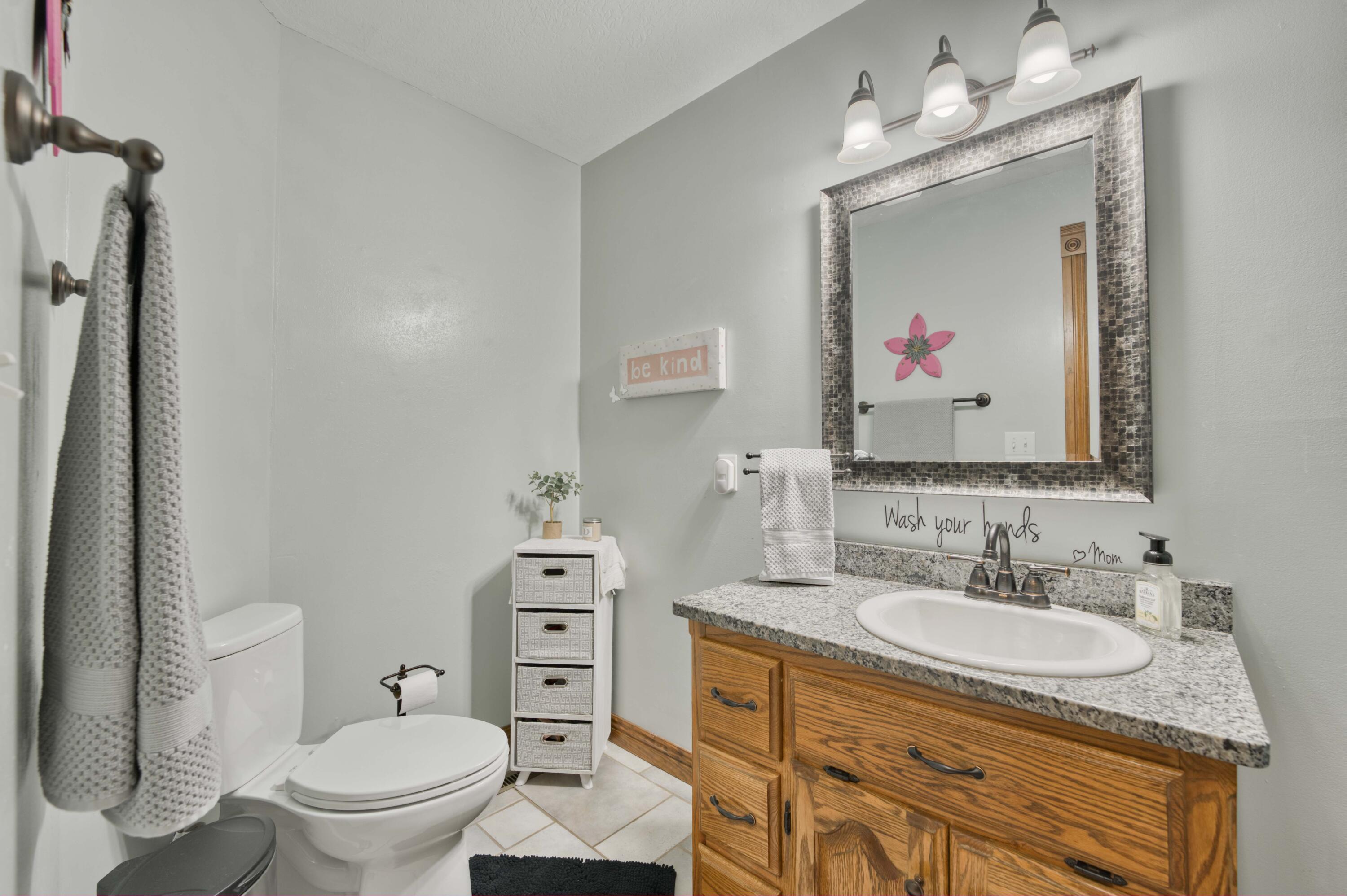 787 West Kingsway Drive Property Photo 30