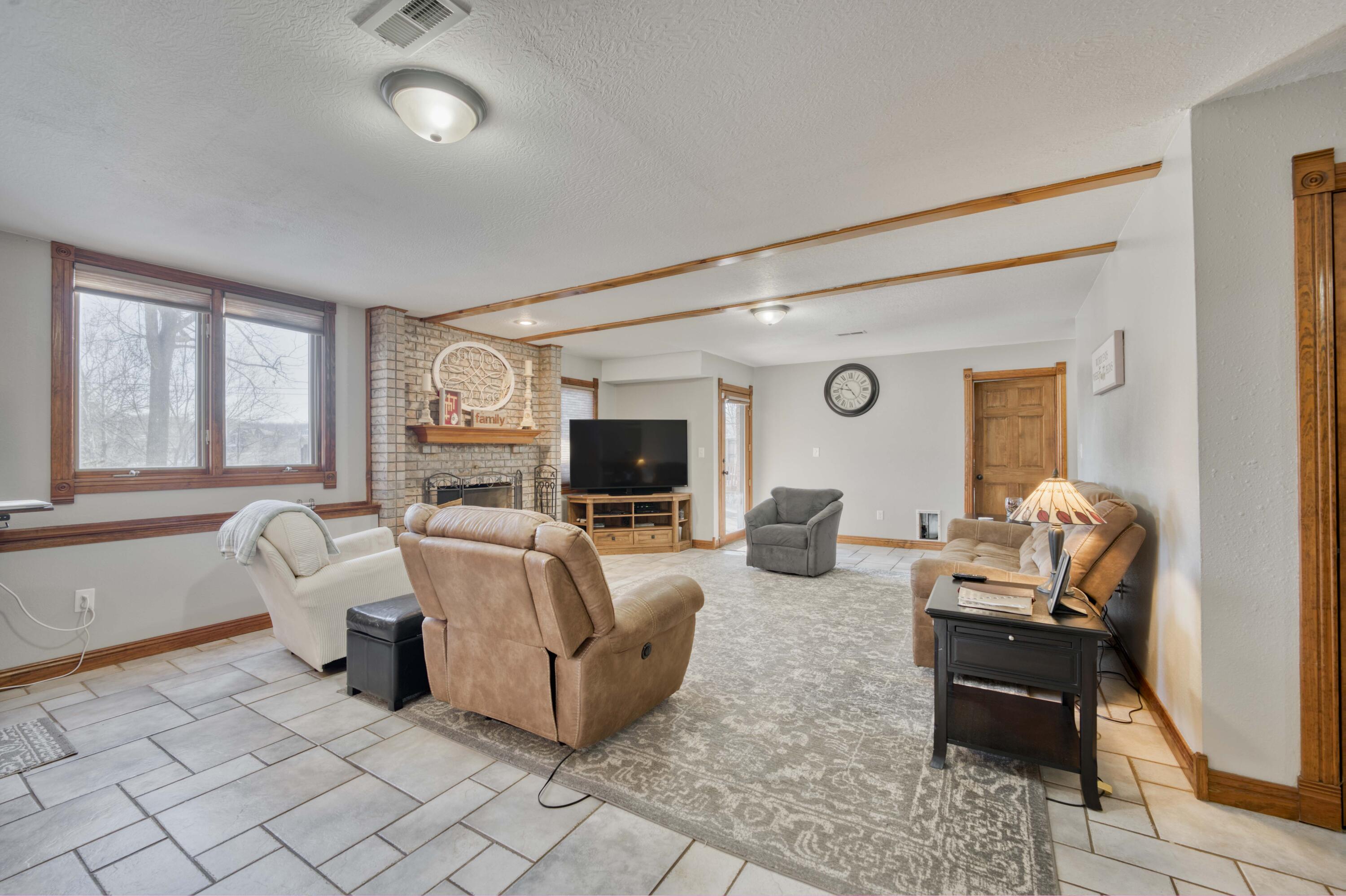 787 West Kingsway Drive Property Photo 41