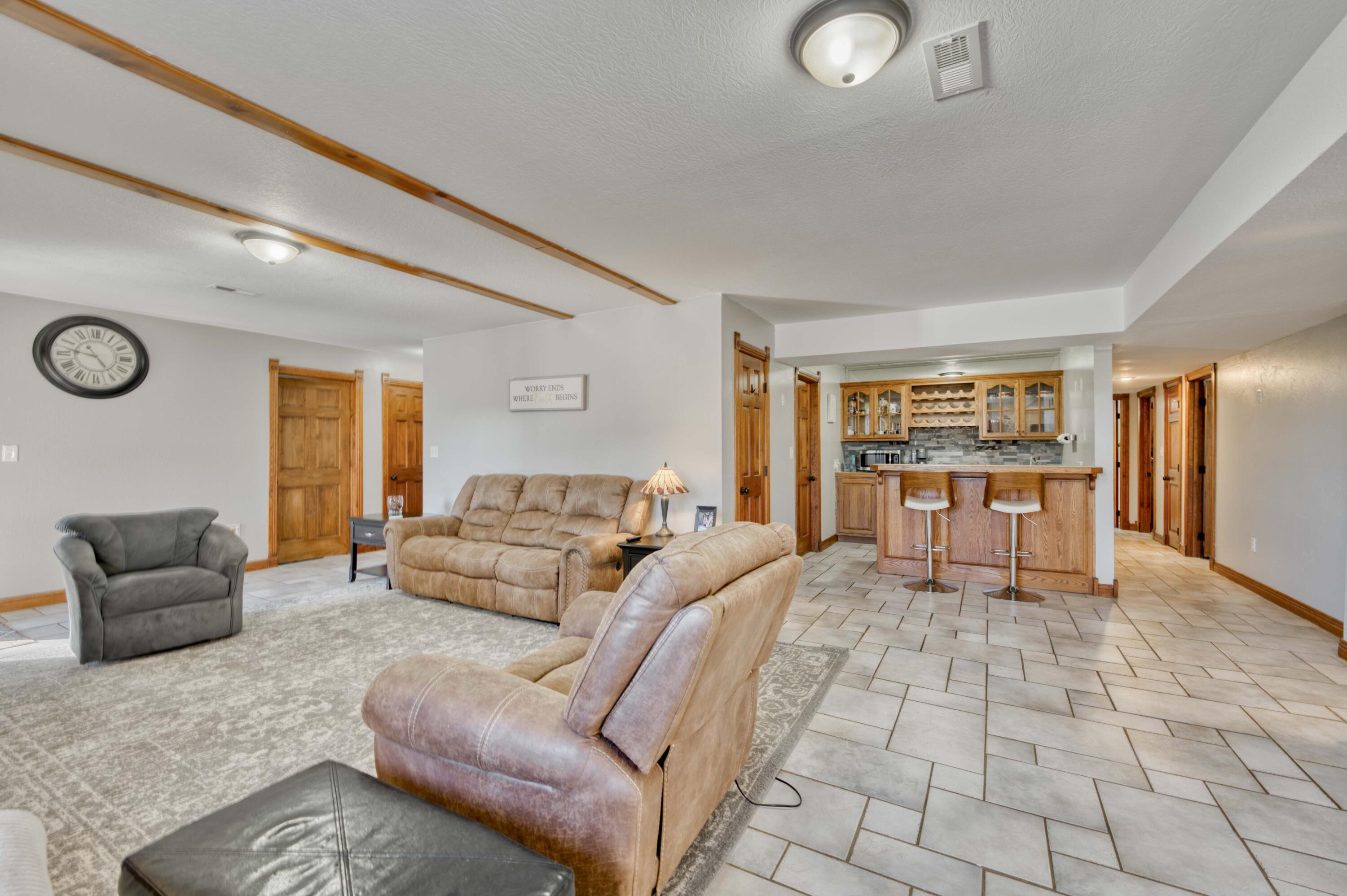 787 West Kingsway Drive Property Photo 42