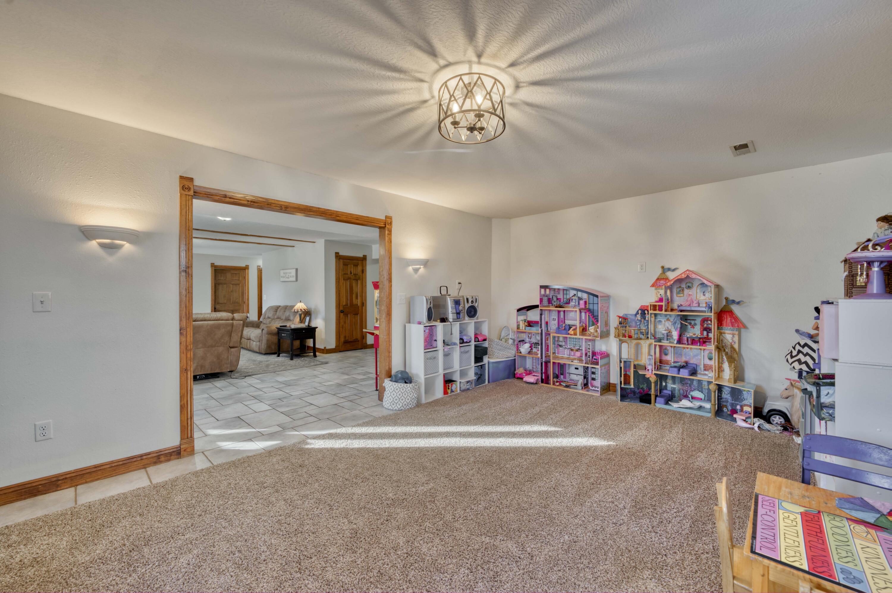 787 West Kingsway Drive Property Photo 43