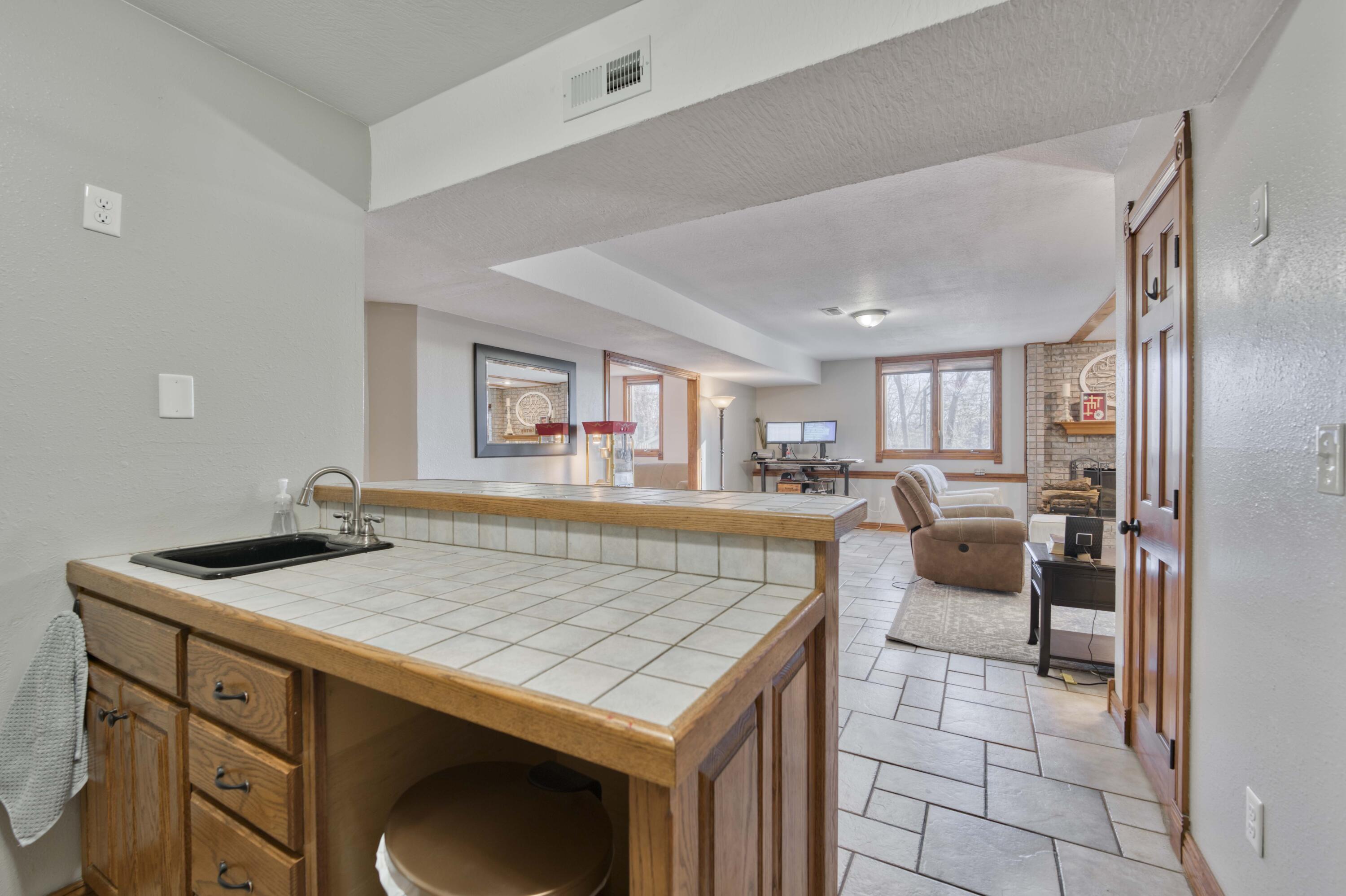787 West Kingsway Drive Property Photo 47