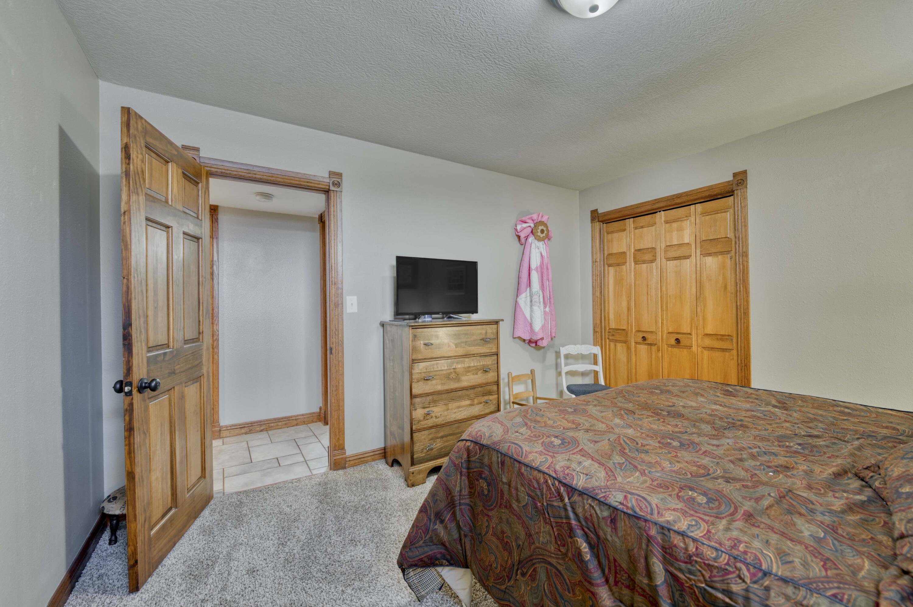 787 West Kingsway Drive Property Photo 50