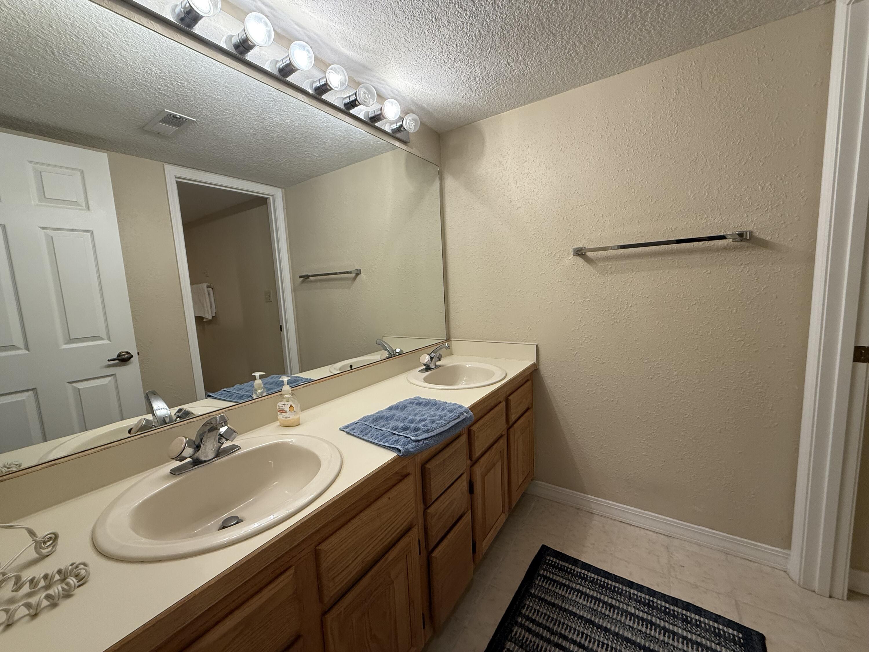 85 La Jolla Drive Property Photo 23