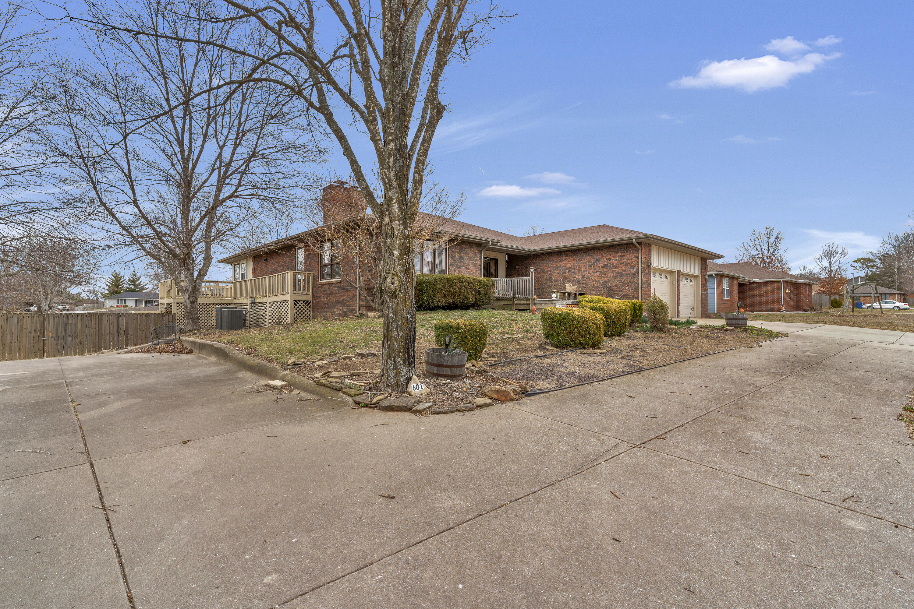 601 East Mccracken Road Property Photo 1
