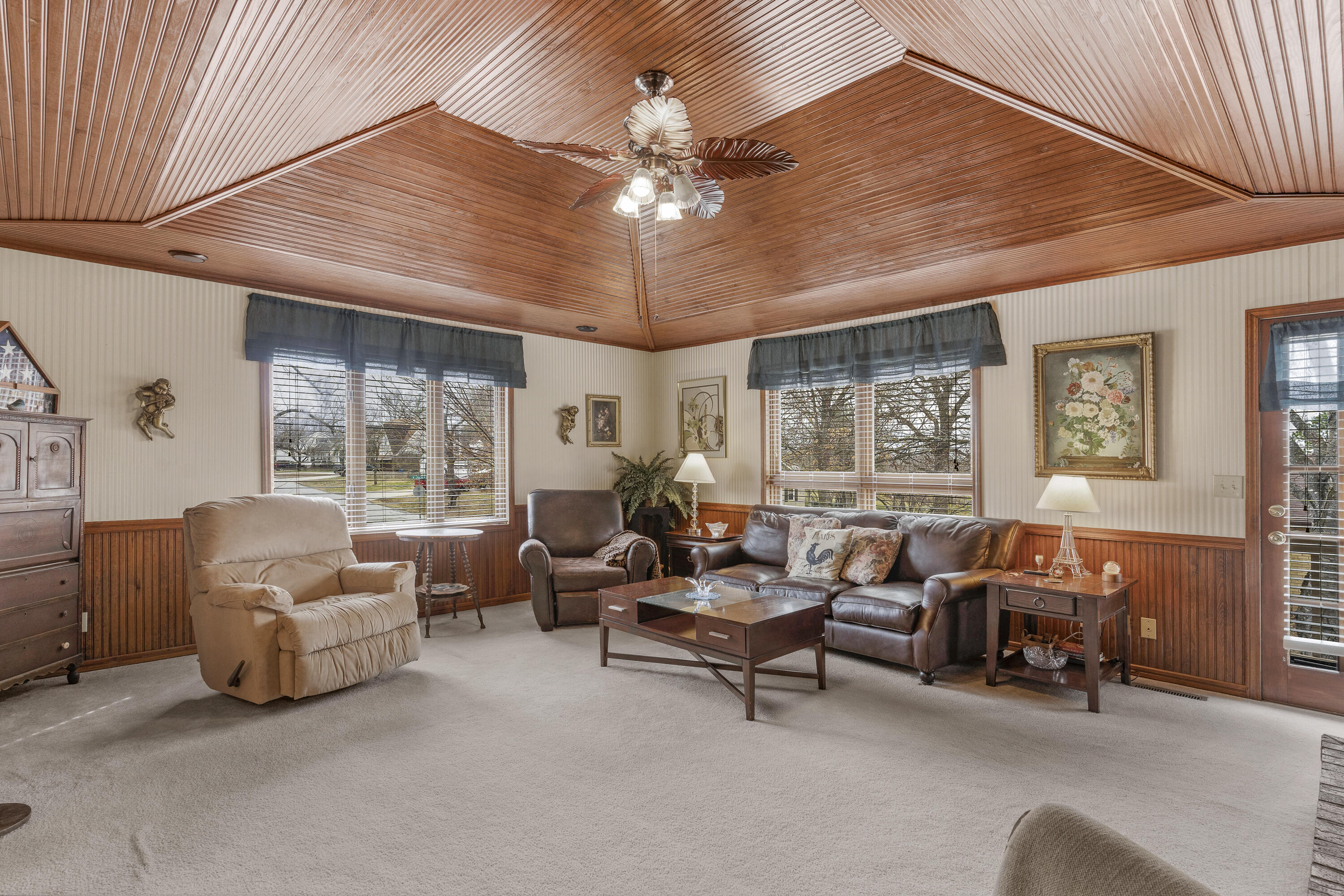 601 East Mccracken Road Property Photo 4