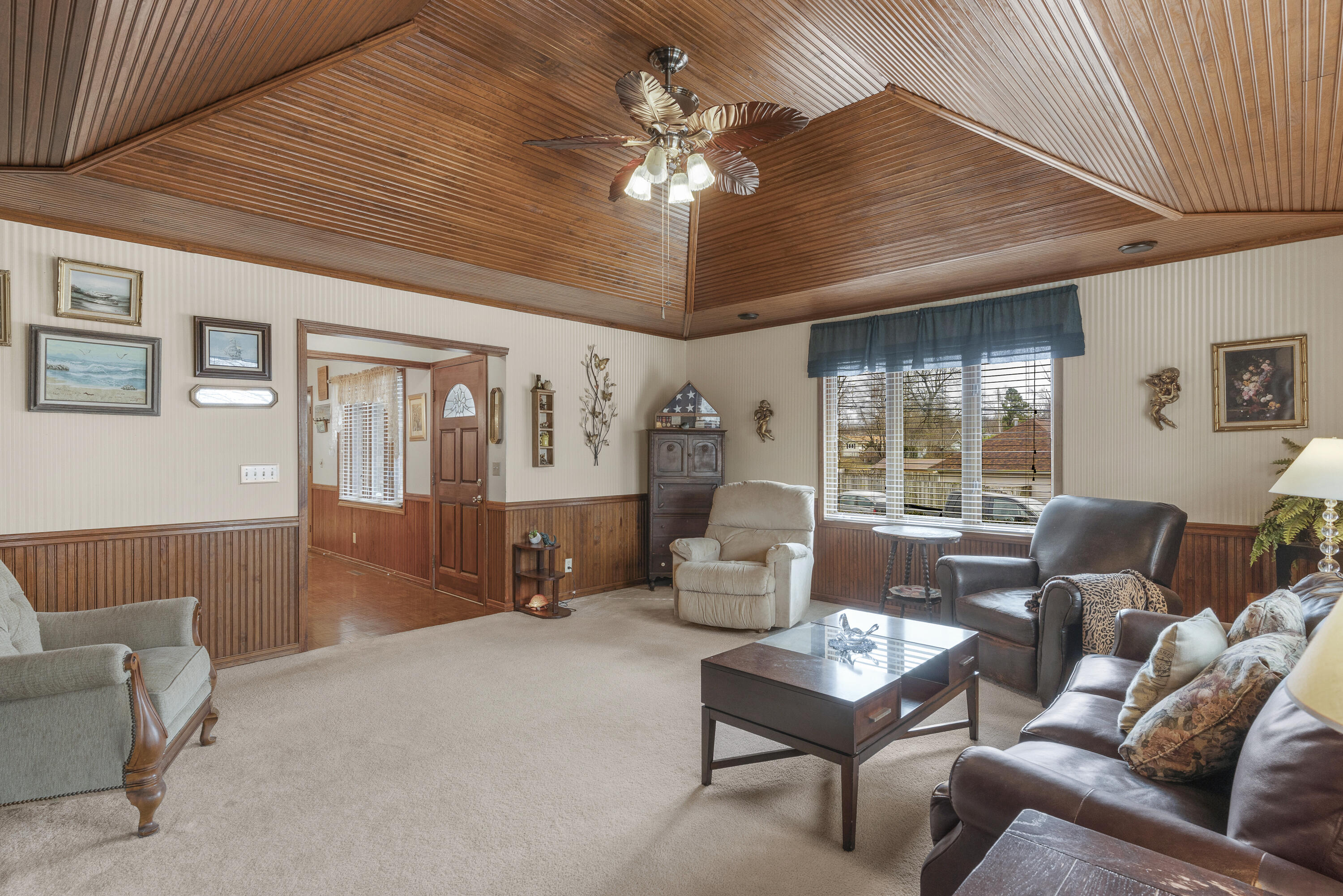 601 East Mccracken Road Property Photo 5